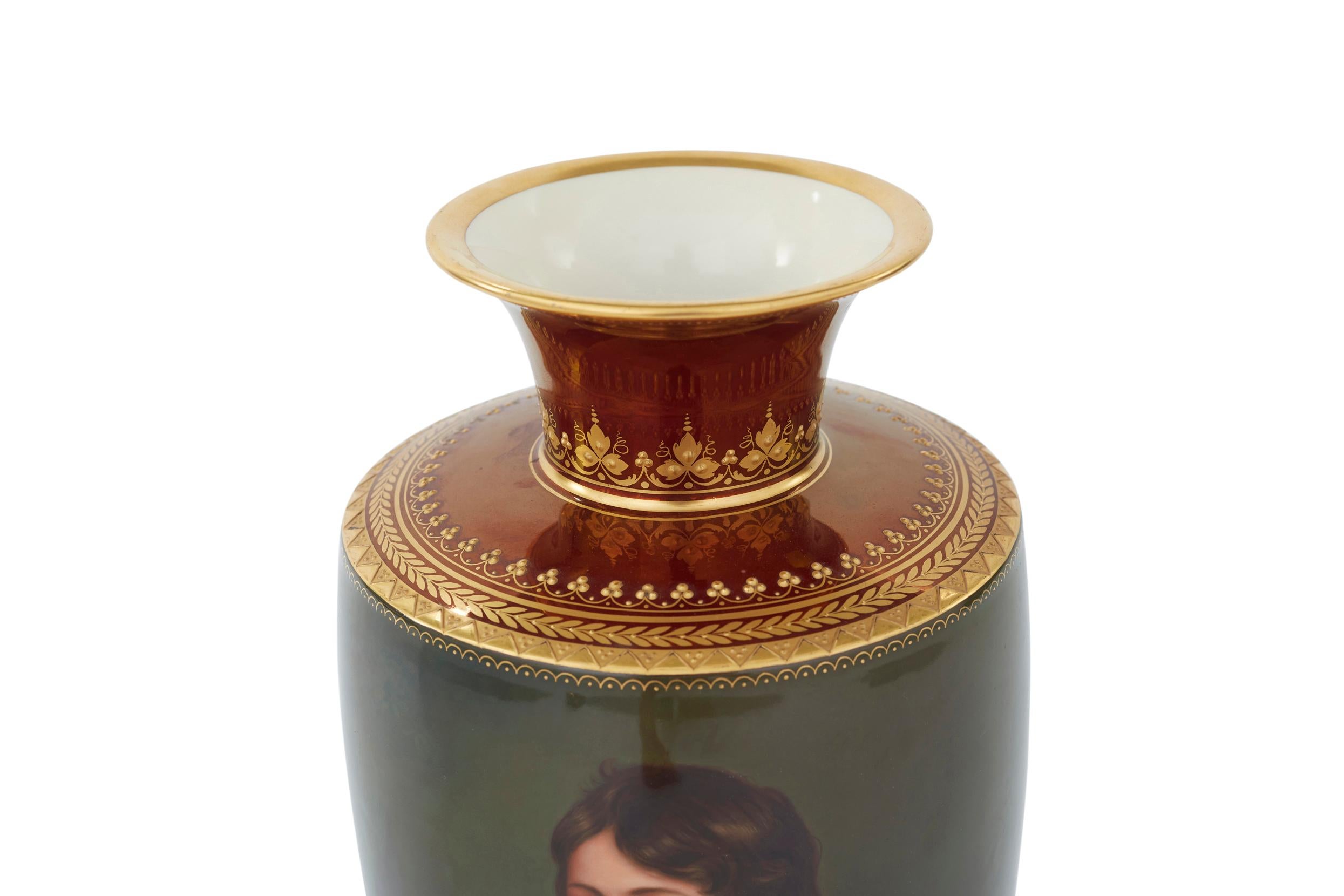 Deutsches Porzellan des 19. Jahrhunderts Dekoratives Stück / Vase  (Handbemalt) im Angebot
