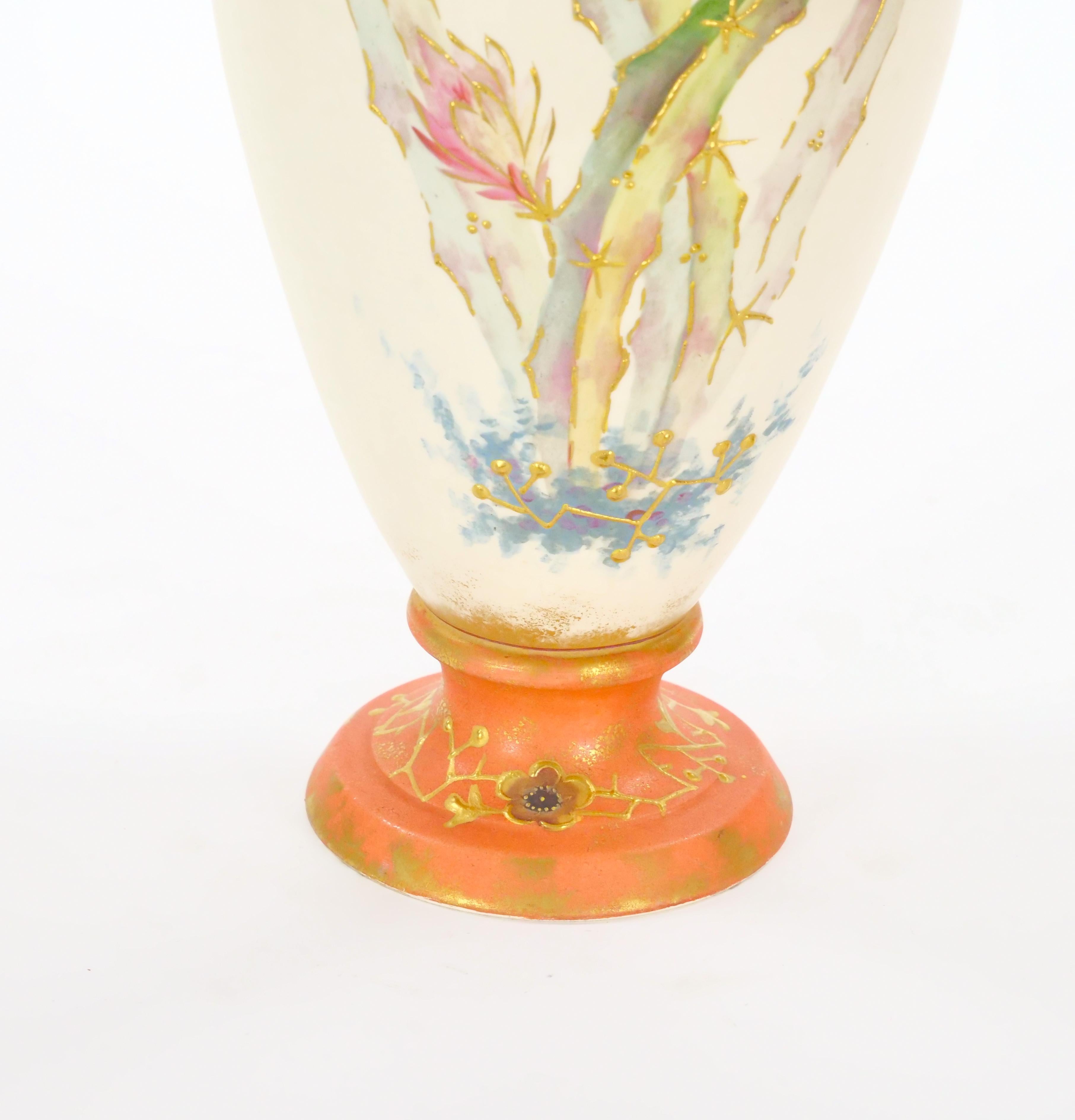 Doré Vase allemand du 19ème siècle peint à la main / décoré de dorures en vente