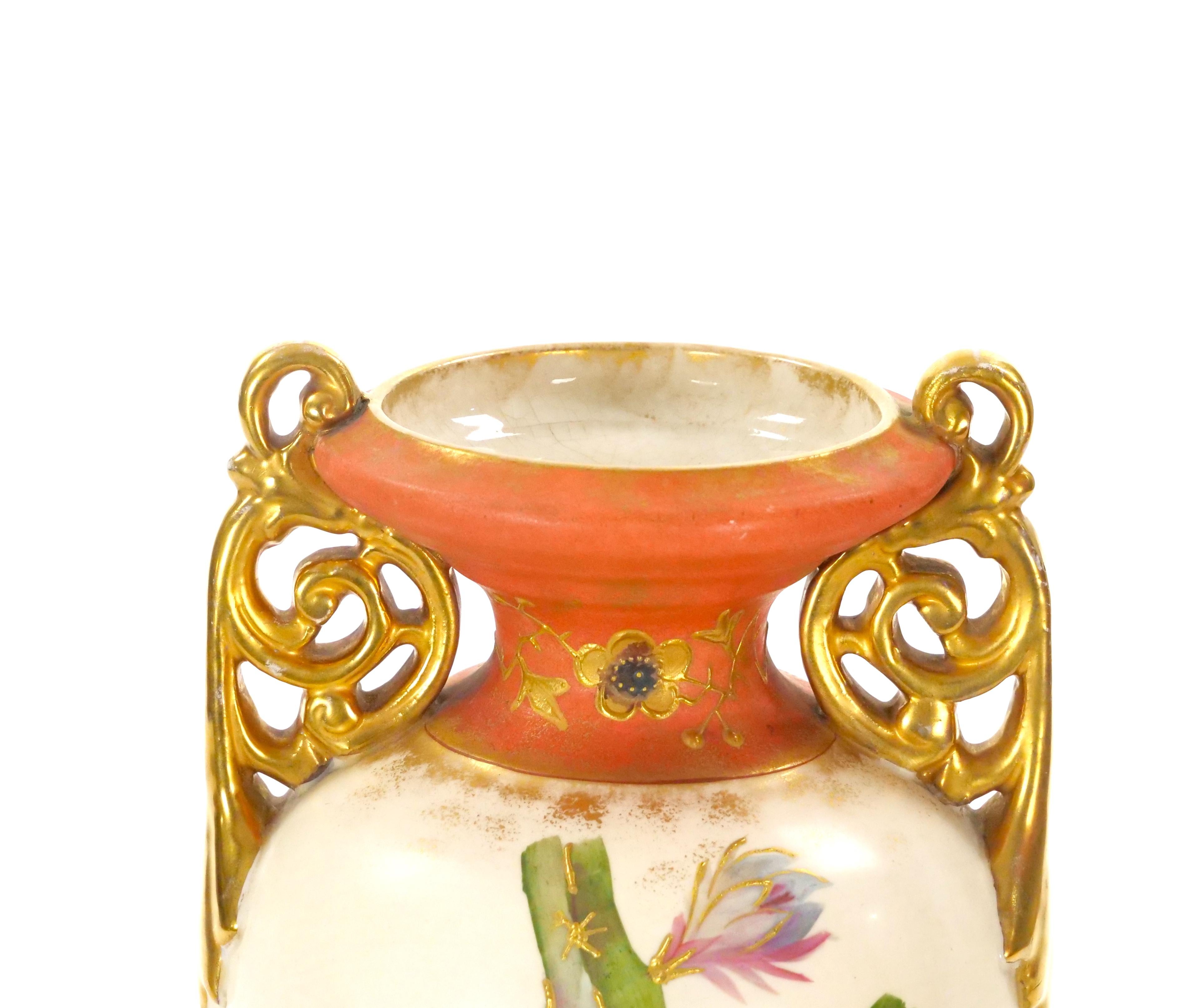 Vase allemand du 19ème siècle peint à la main / décoré de dorures Bon état - En vente à Tarry Town, NY