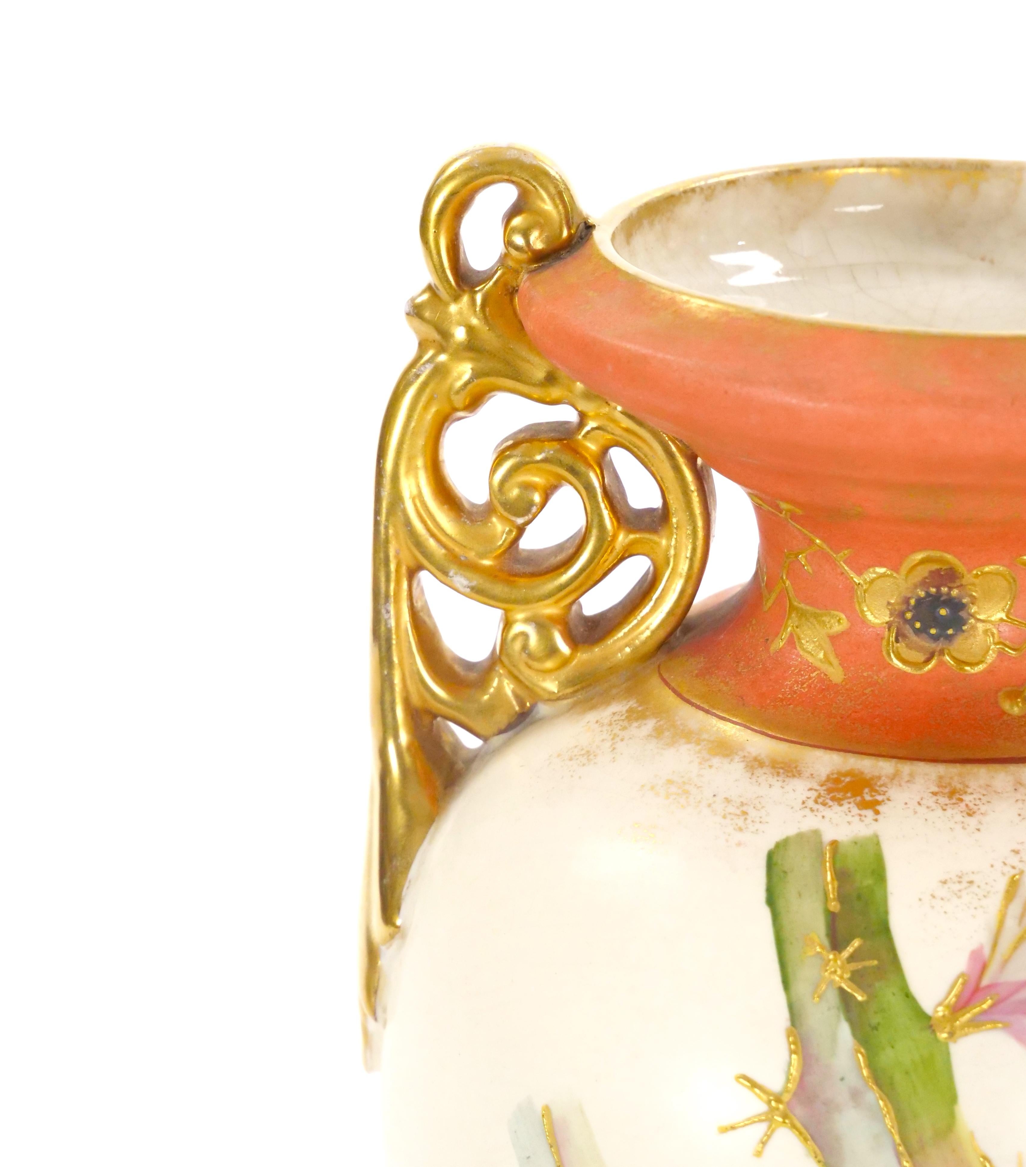 Or Vase allemand du 19ème siècle peint à la main / décoré de dorures en vente