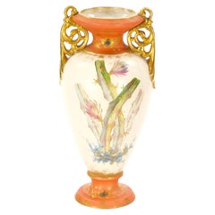 Vaso in porcellana tedesca del XIX secolo dipinto a mano e con dettagli dorati