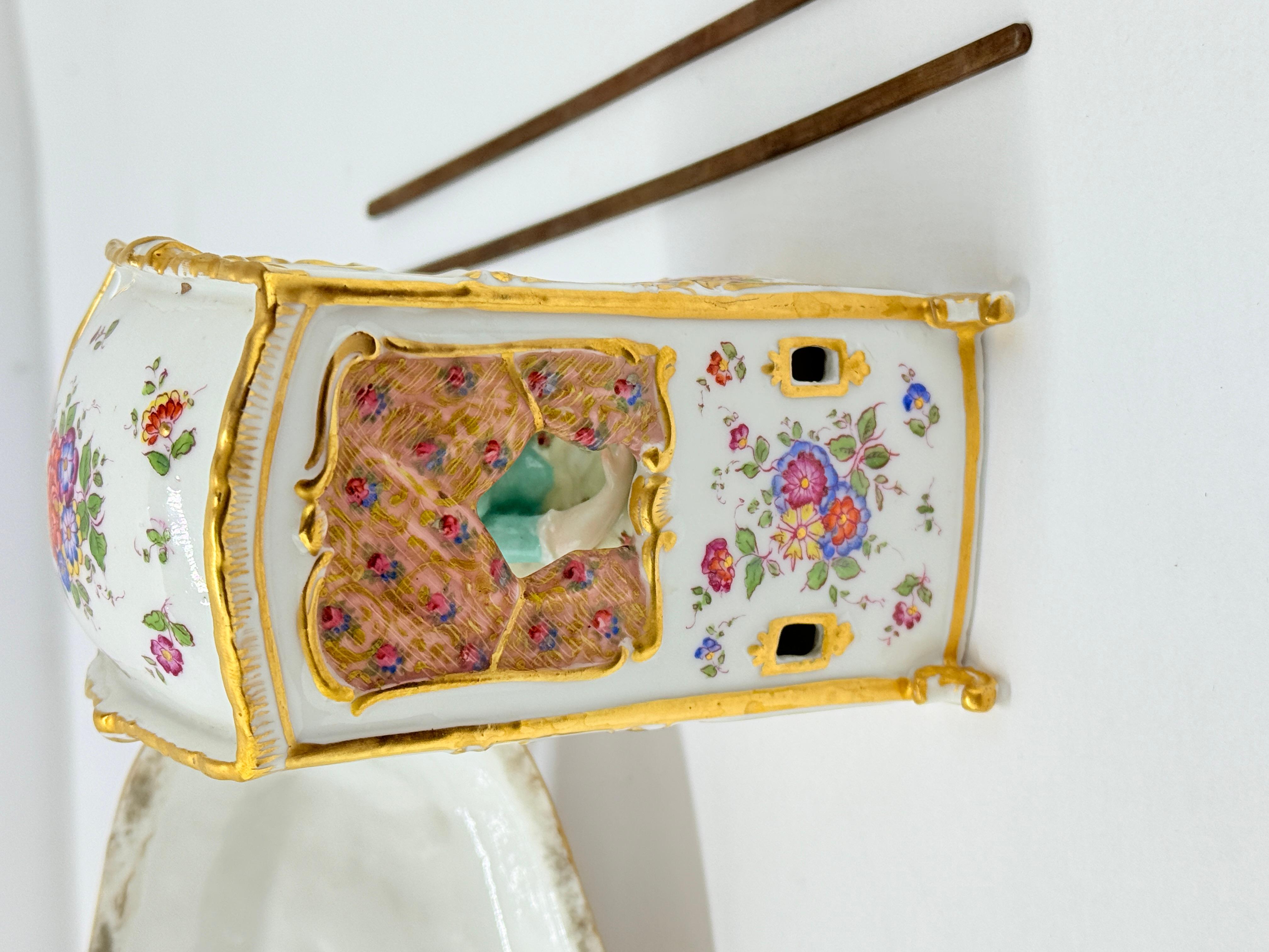 19th Century, German Porcelain Horse Drawn Sedan Chair & Riders by Samson & Cie For Sale 8