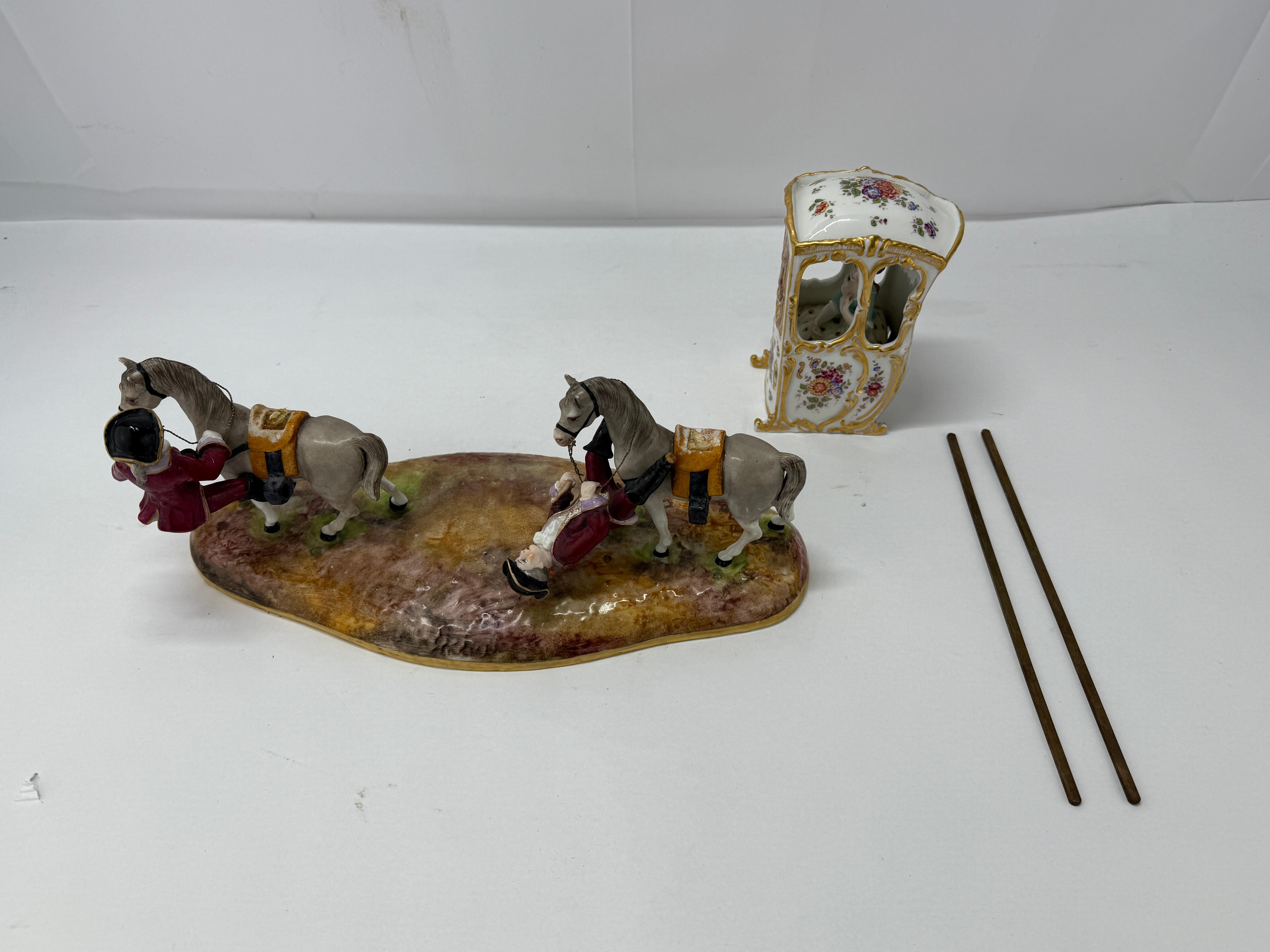 19th Century, German Porcelain Horse Drawn Sedan Chair & Riders by Samson & Cie For Sale 5