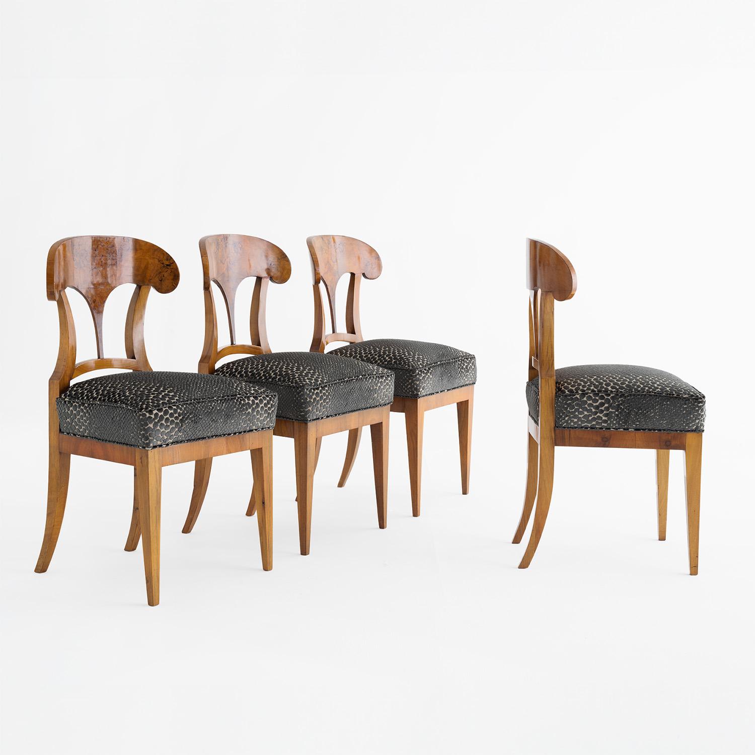Hand-Carved 19th Century German Set of Four Antique Biedermeier Cherry Shovel Dining Chairs For Sale