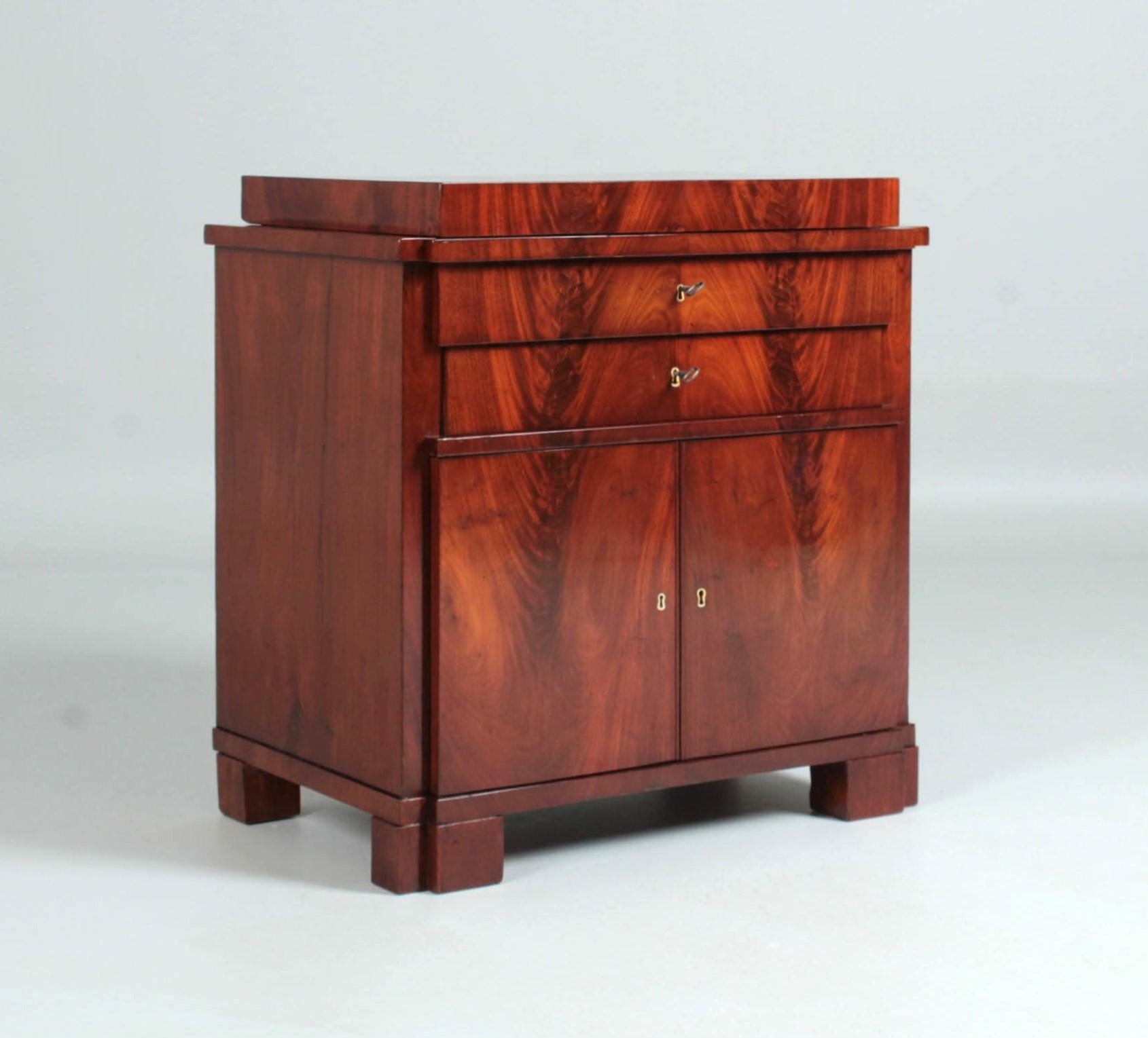 Small Biedermeier commode

North Germany
Biedermeier around 1830

Dimensions: H x W x D: 82 x 77 x 51 cm

Description:
Strictly cubist Biedermeier furniture with unusual function.

When closed, we see a small half cabinet with two doors at the