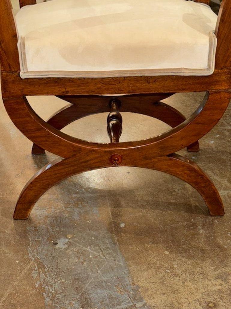 La panca Biedermeier in noce tedesca del XIX secolo è uno splendido mobile antico che emana eleganza e charme. Realizzata in legno di noce in stile Biedermeier, questa panca mette in mostra la raffinatezza e la maestria dell'epoca. Circa 1860
26w x