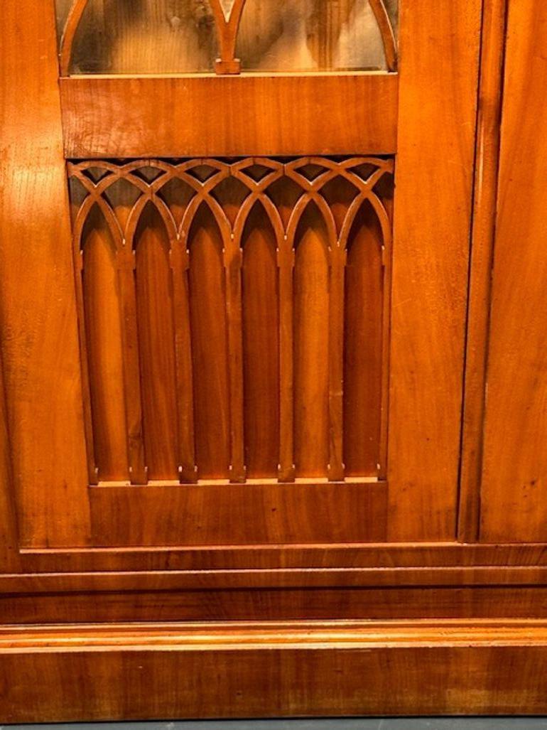 Cabinet Biedermeier in noce tedesco del XIX secolo In condizioni buone in vendita a Dallas, TX