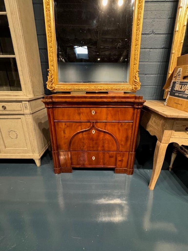 XIXe siècle Commode Biedermeier allemande du 19ème siècle en vente