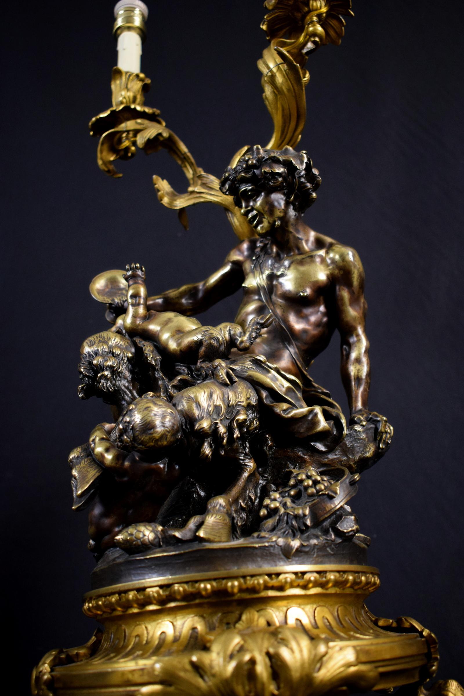 Siglo XIX Pareja de candelabros de bronce franceses Lámparas firmadas Clodion Bronce en venta
