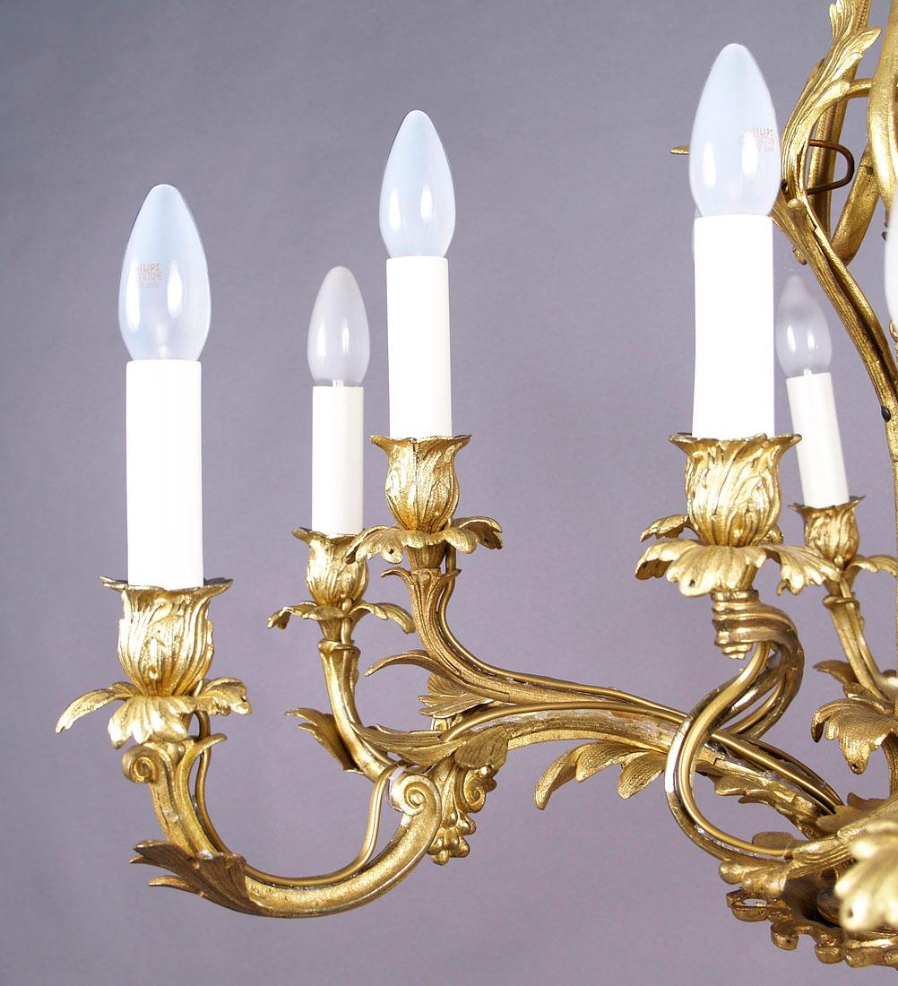19th Century Gilded Bronze 12-Arm Candle Chandelier For Sale 1