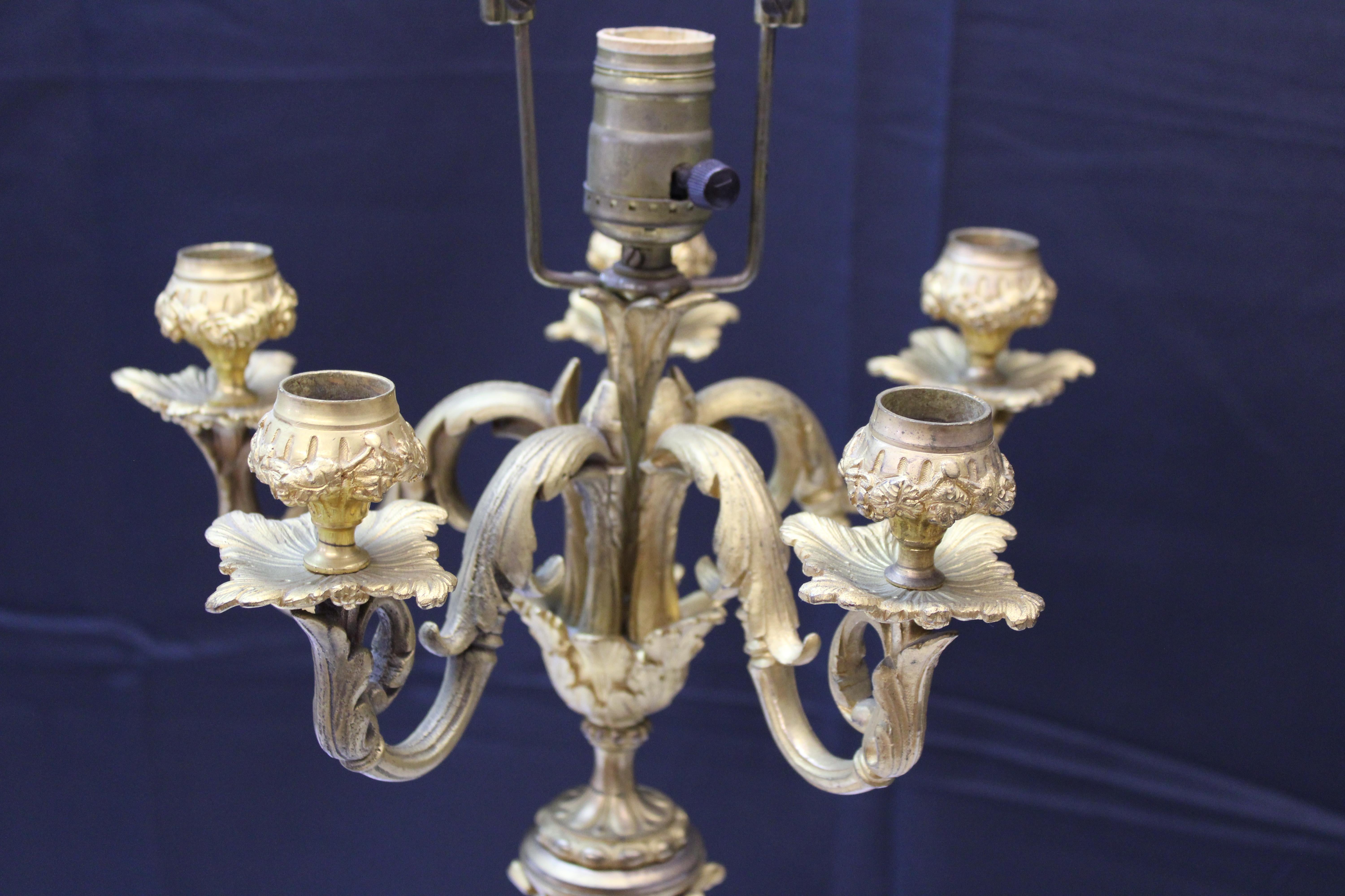 19th Century Gilded Bronze Five-Light Lamp with Ram’s Head Decoration In Good Condition For Sale In San Francisco, CA