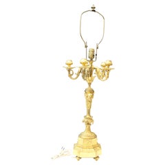 Lampe à cinq lumières en bronze doré du 19e siècle avec décoration en forme de tête de bélier
