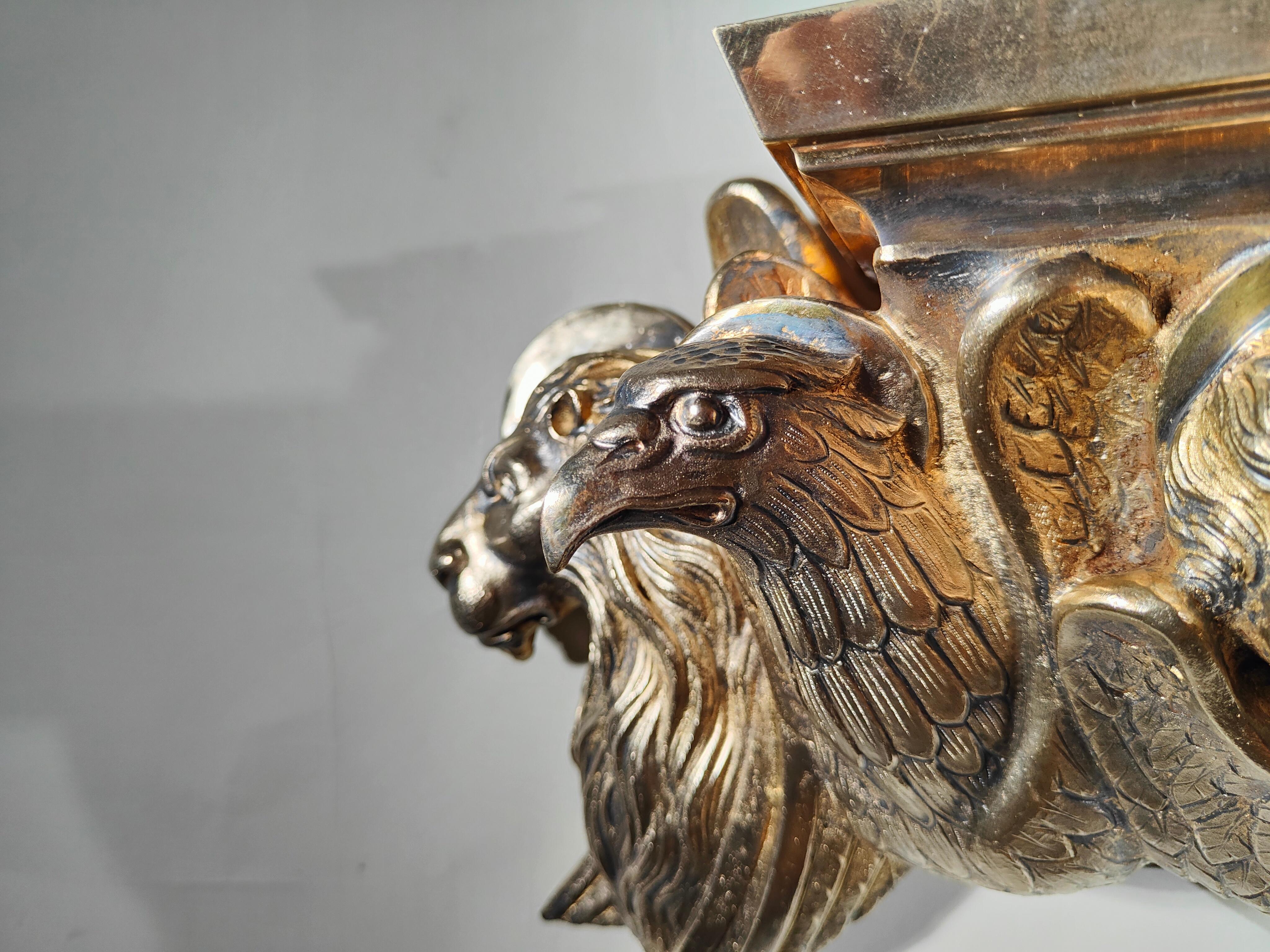 Vergoldeter Bronzesockel des 19. Jahrhunderts im Zustand „Gut“ im Angebot in Madrid, ES