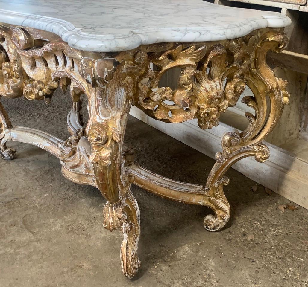 19th Century Gilded Carved Wood Rococo Center Table In Distressed Condition For Sale In Ongar, GB