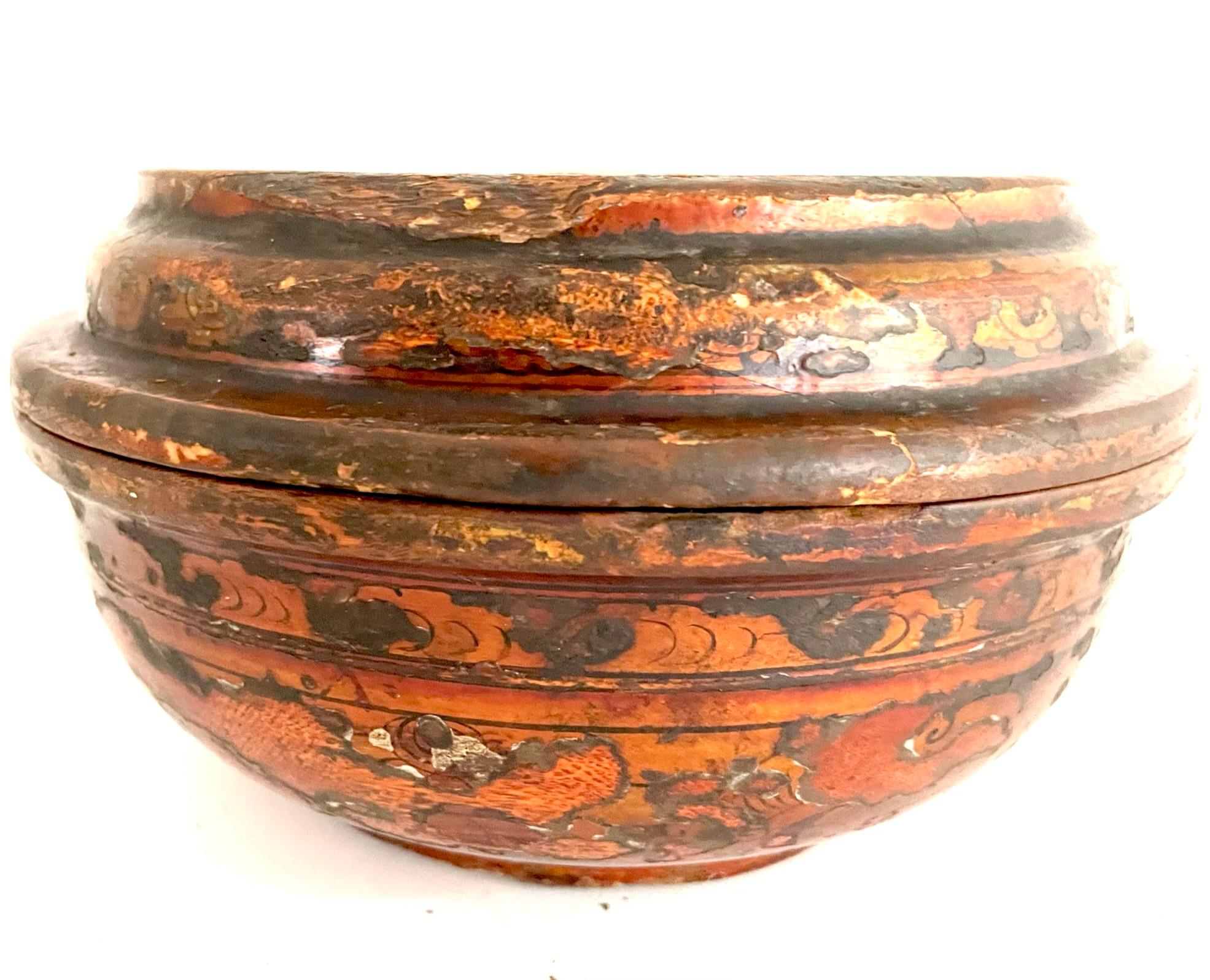 Hand-Carved 19th Century, Gilded Lacquer Tsampa Bowl from Tibet For Sale