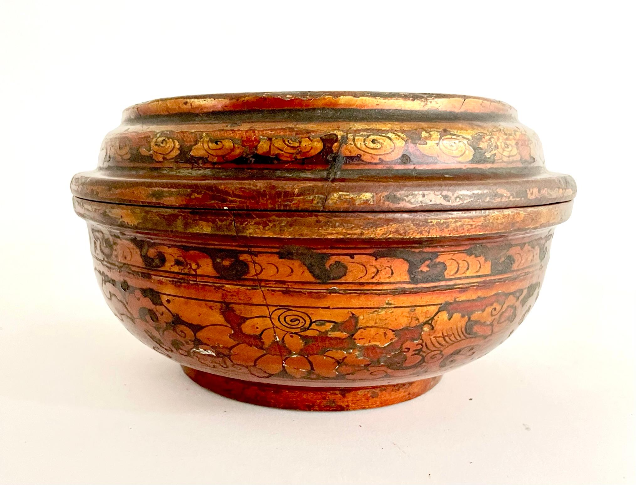 19th Century, Gilded Lacquer Tsampa Bowl from Tibet In Good Condition For Sale In Atlanta, GA
