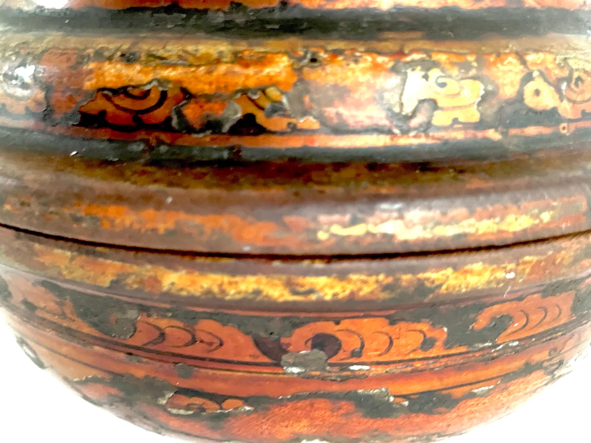 Tsampa-Schale aus Tibet mit vergoldetem Lack aus dem 19. Jahrhundert im Angebot 2