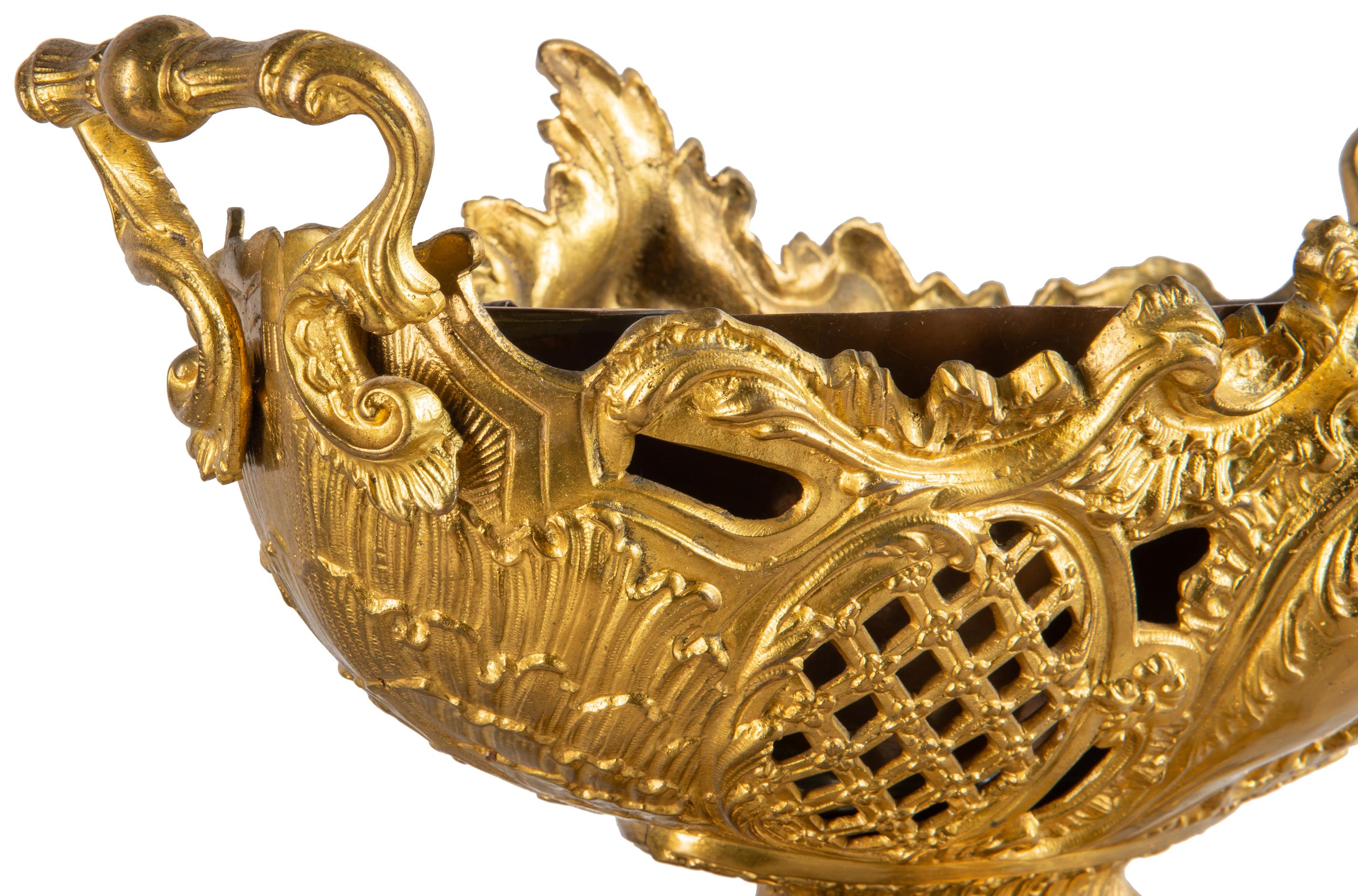 Dorato Comportamento in ormolu dorato del XIX secolo in vendita