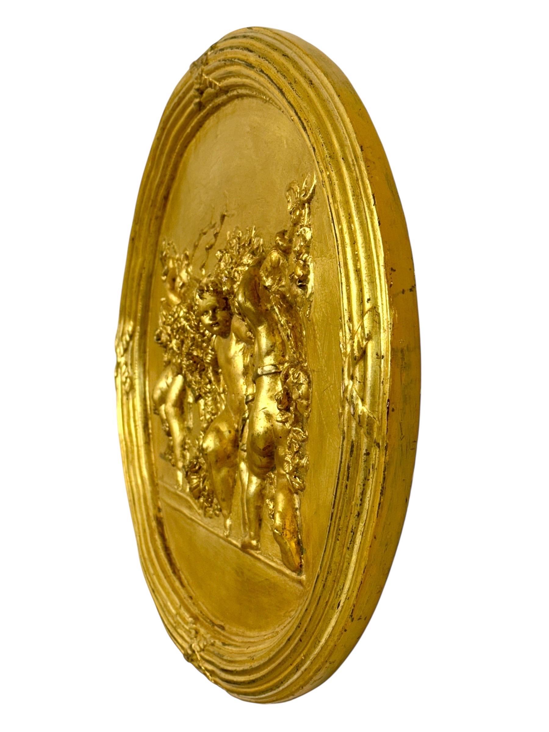 Bas-relief ovale en plâtre doré du XIXe siècle avec Putti et guirlandes en vente 8
