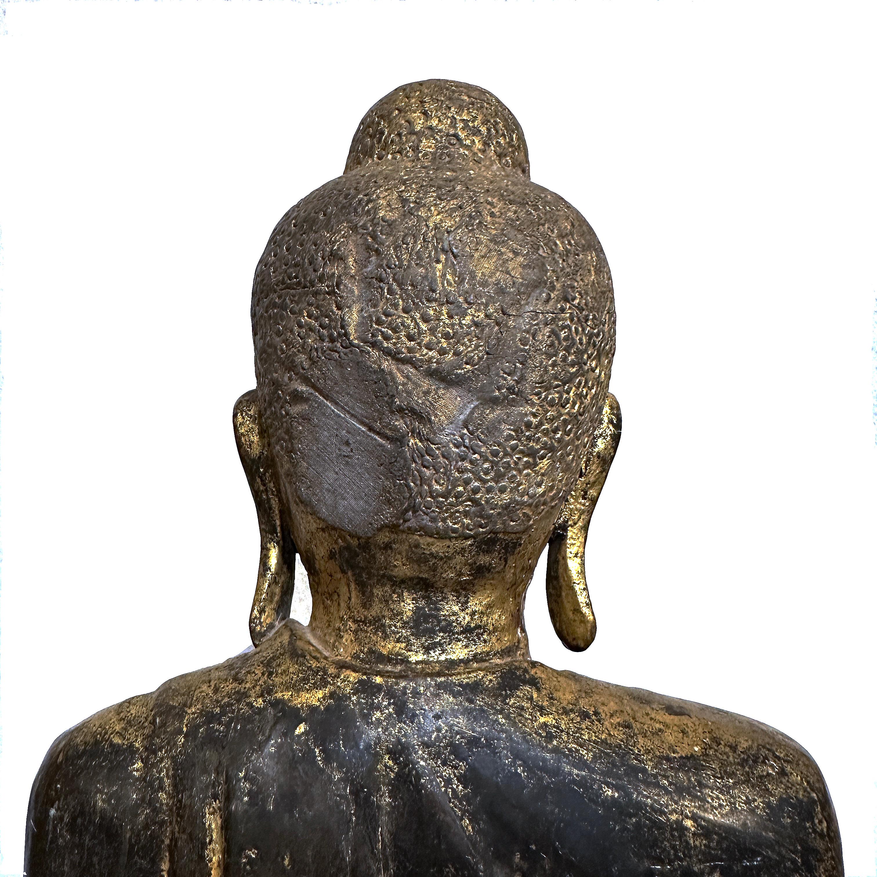Buddha in piedi di Mandalay in legno dorato del XIX secolo, birmano in vendita 2