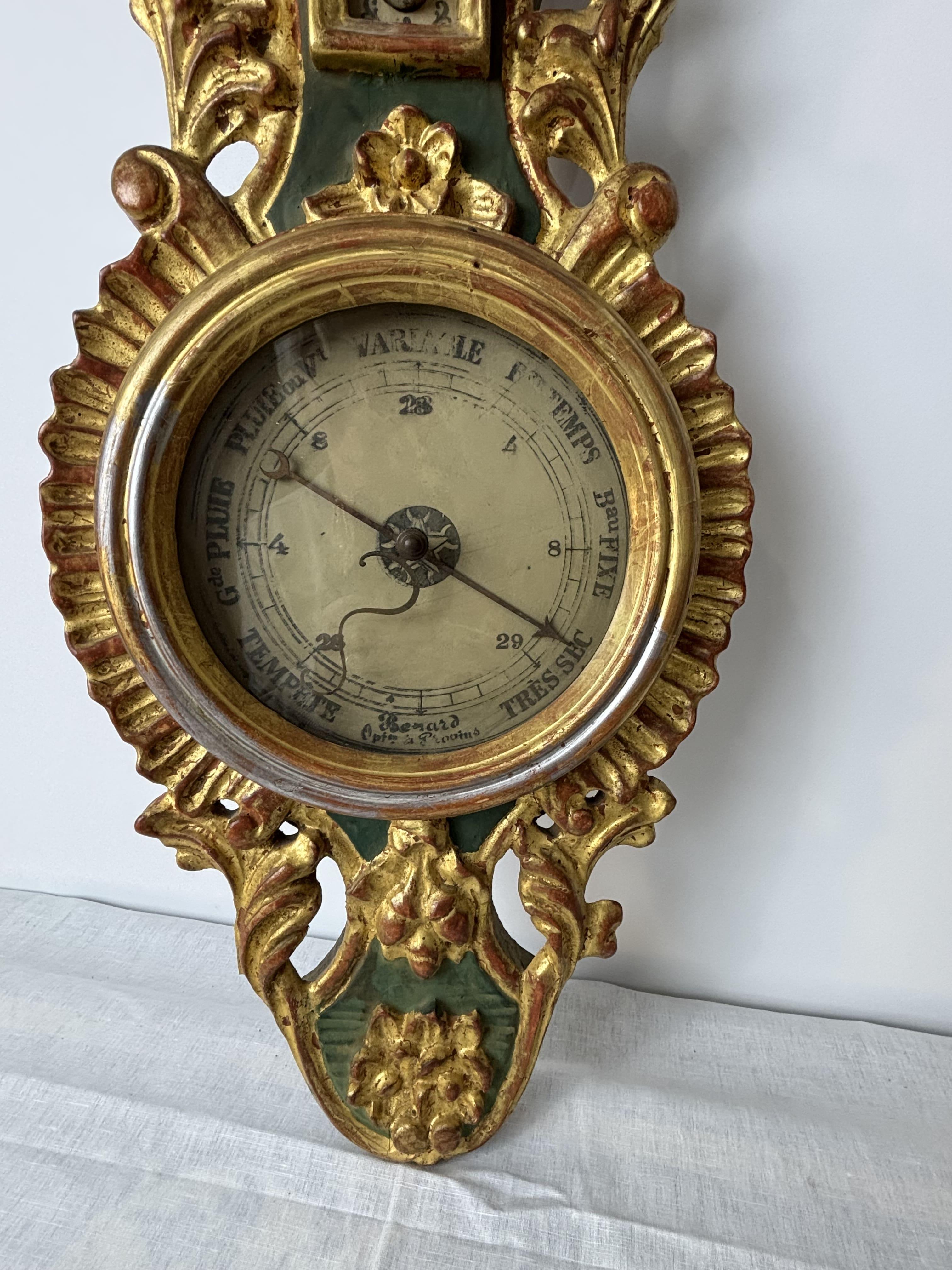 Francese Barometro-termometro in legno dorato del XIX secolo di Benard a Provins, Francia in vendita