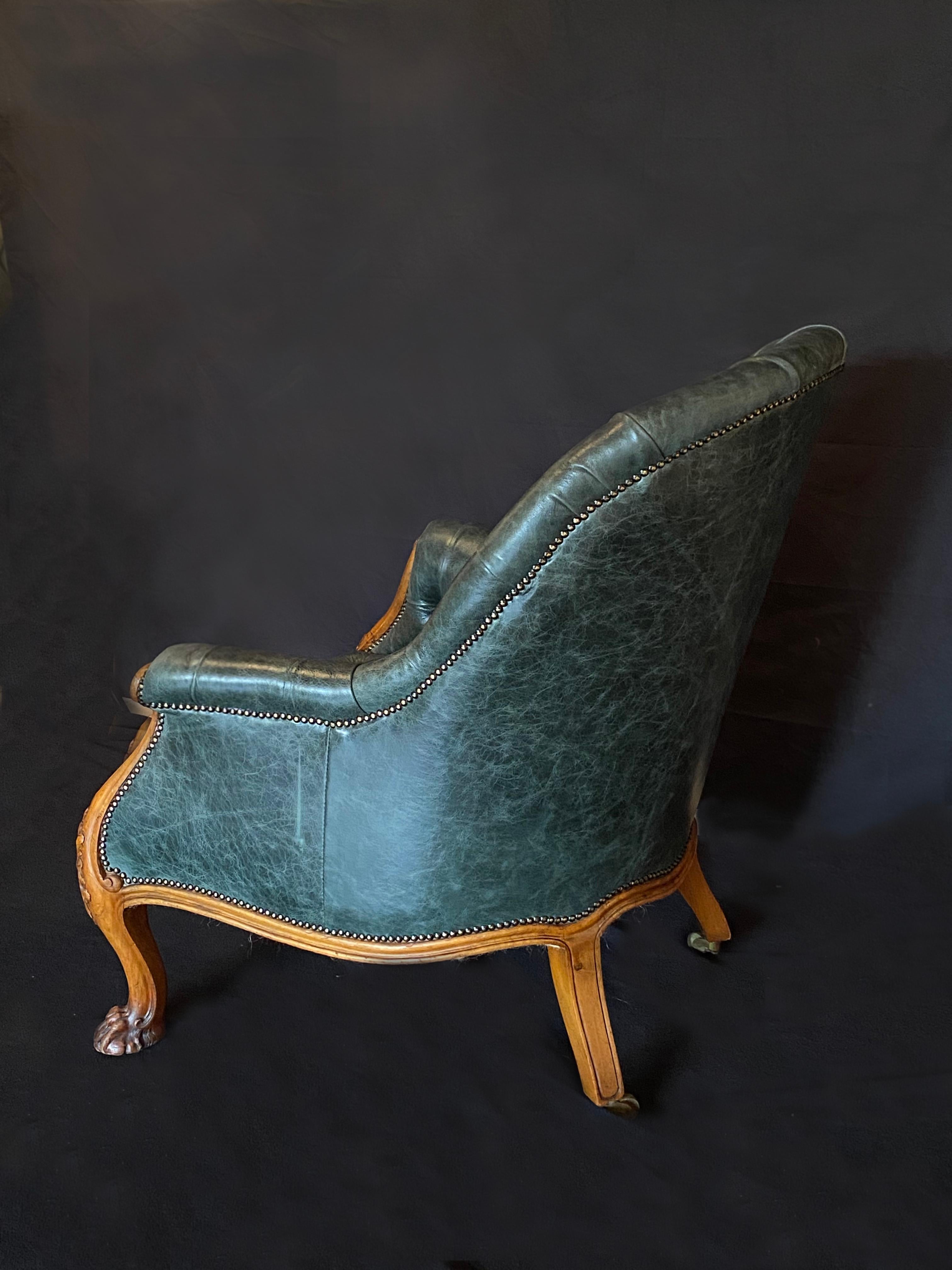 Fauteuil de bibliothèque tapissé en noyer et cuir Gillows of Lancaster du 19ème siècle en vente 1