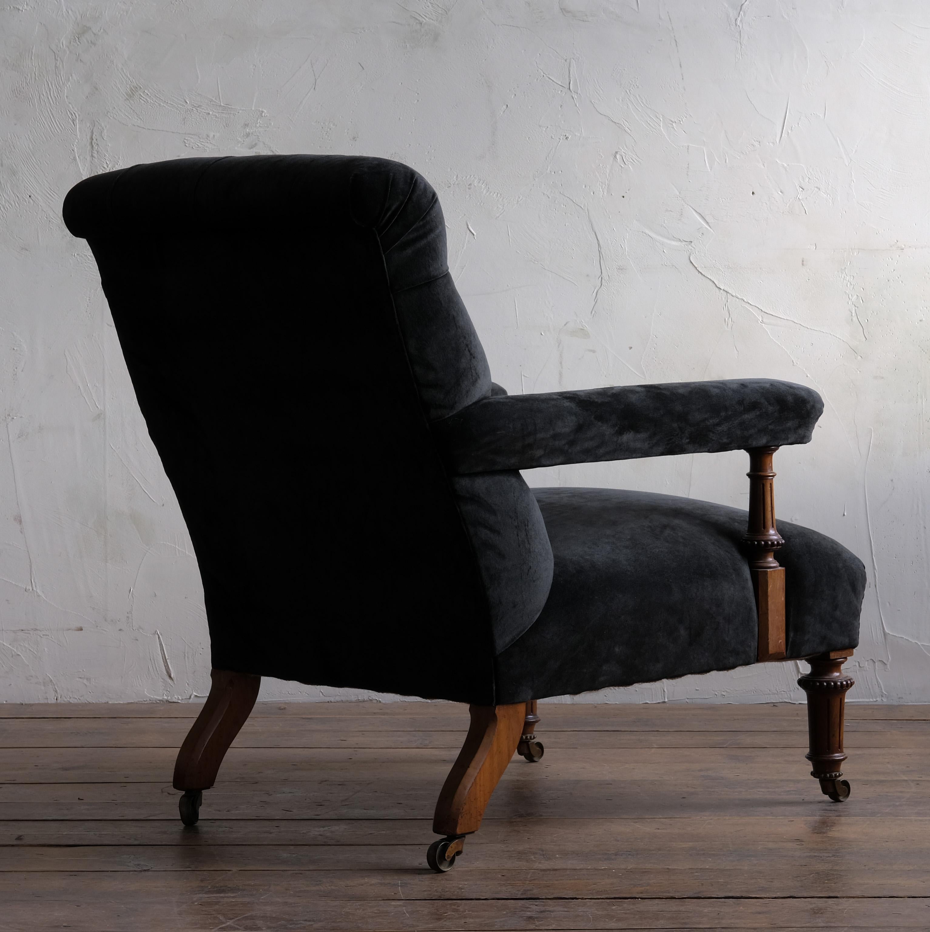 19th Century Gillows Walnut Open Armchair 1