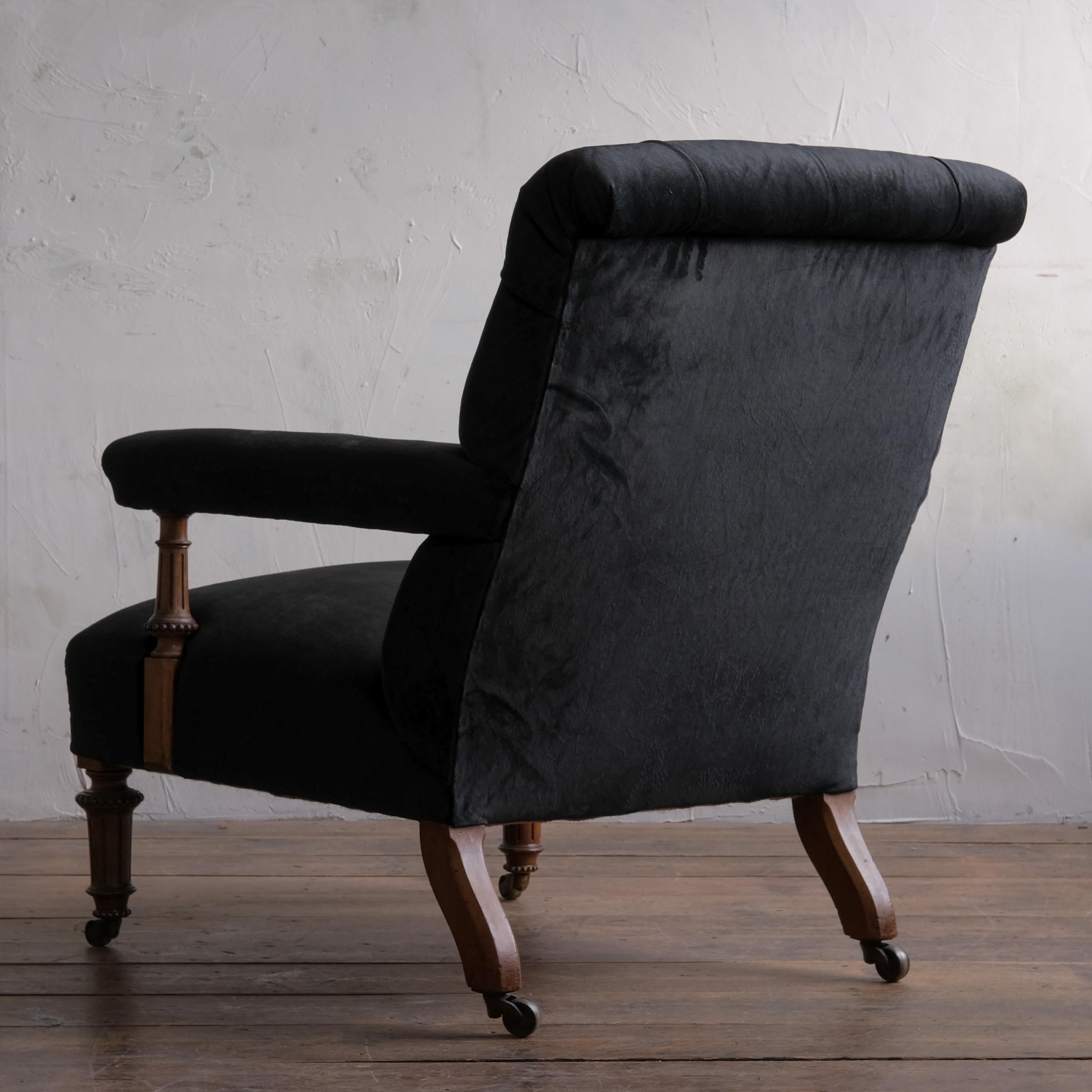19th Century Gillows Walnut Open Armchair 2