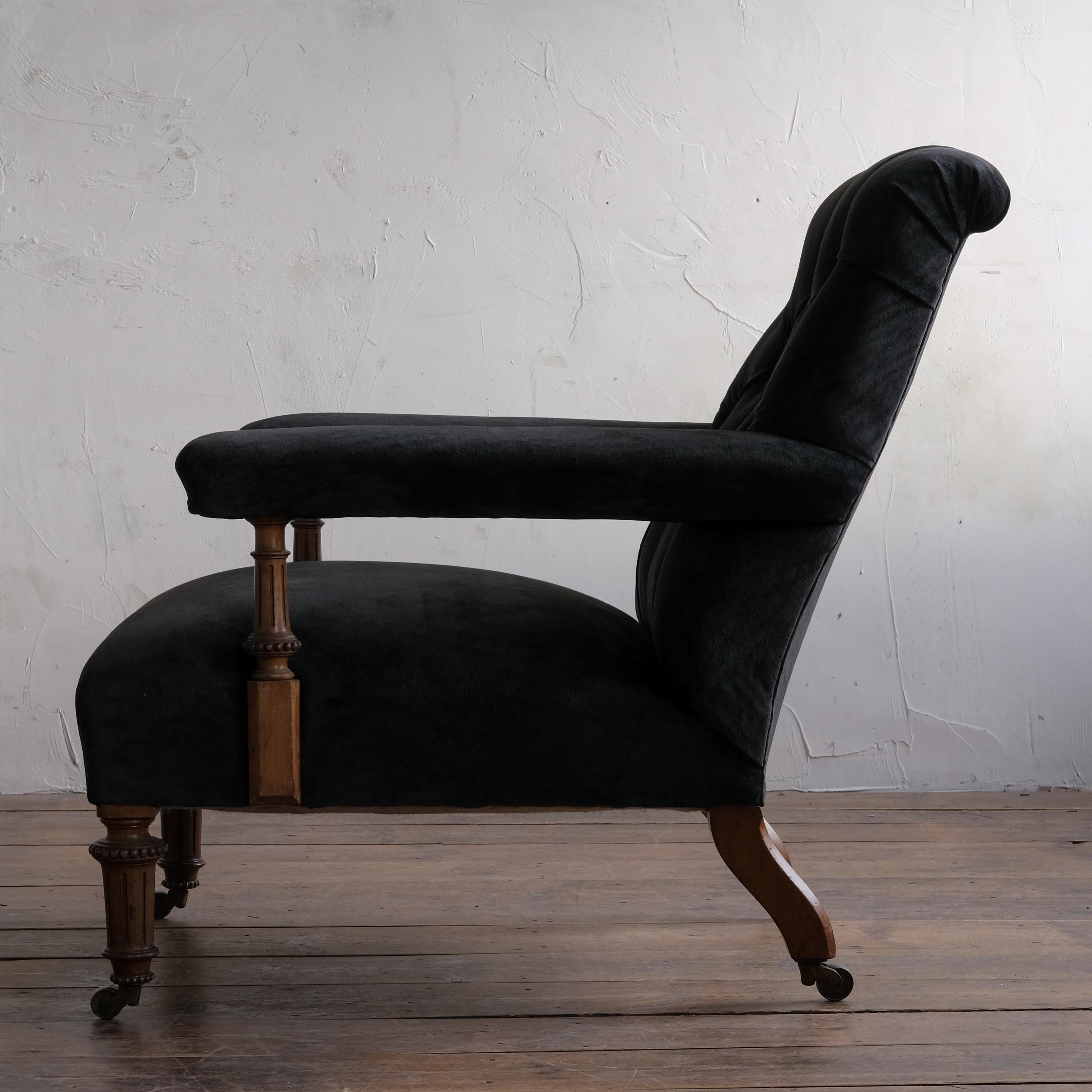 Fauteuil ouvert en noyer Gillows du 19e siècle en vente 1