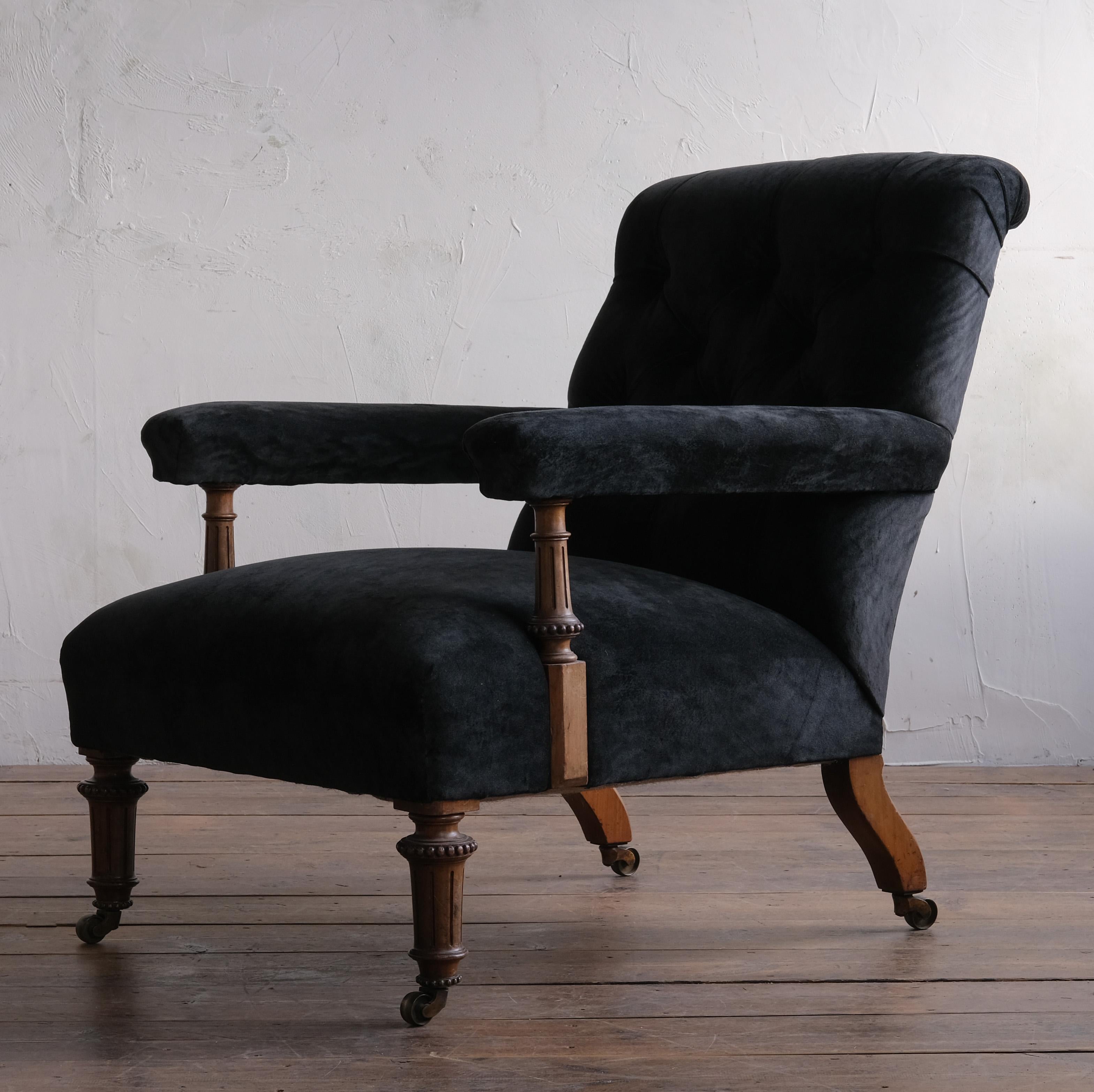 Fauteuil ouvert en noyer Gillows du 19e siècle en vente 2