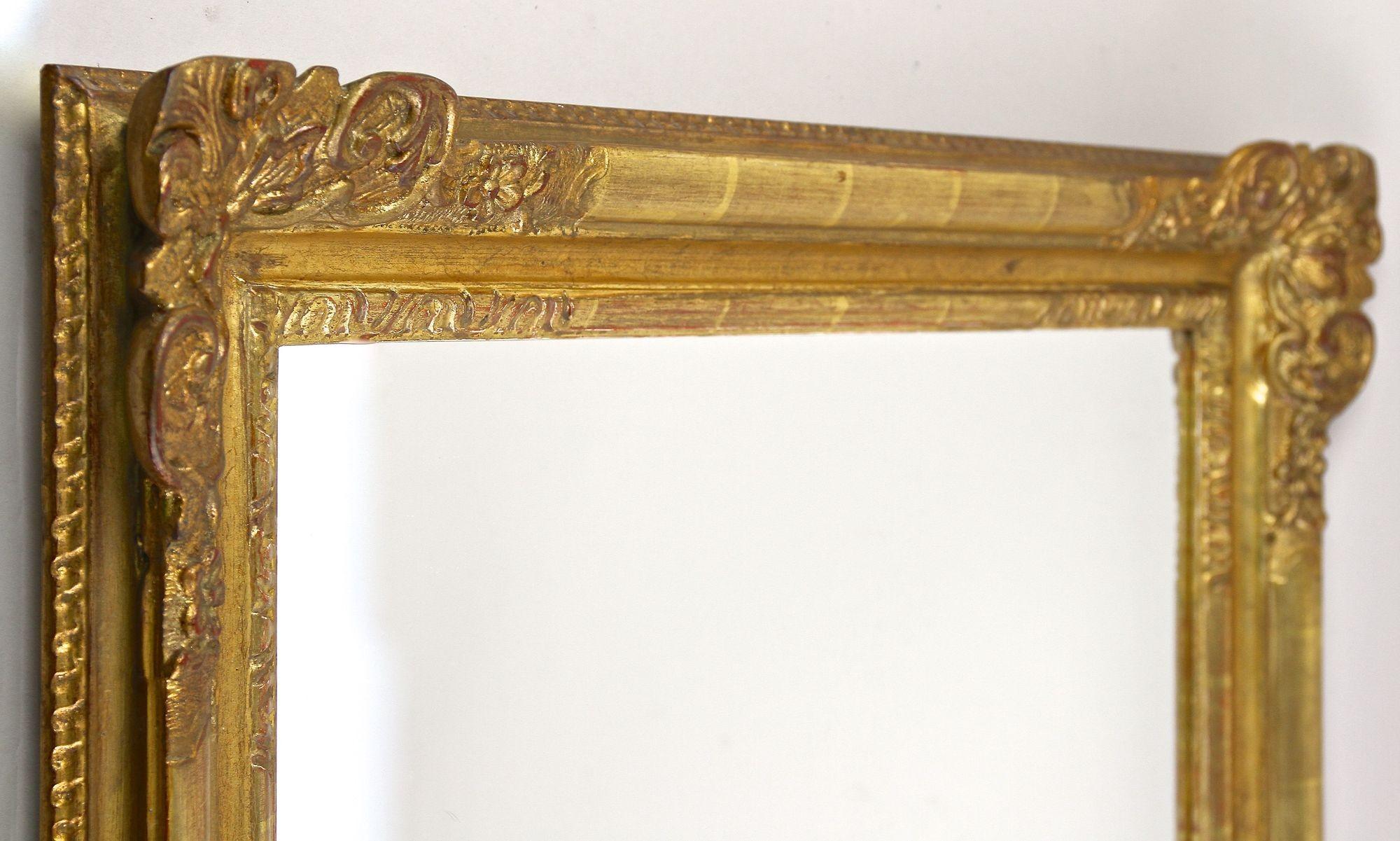 Sculpté à la main Miroir Biedermeier doré du 19e siècle, sculpté à la main, Autriche vers 1850 en vente
