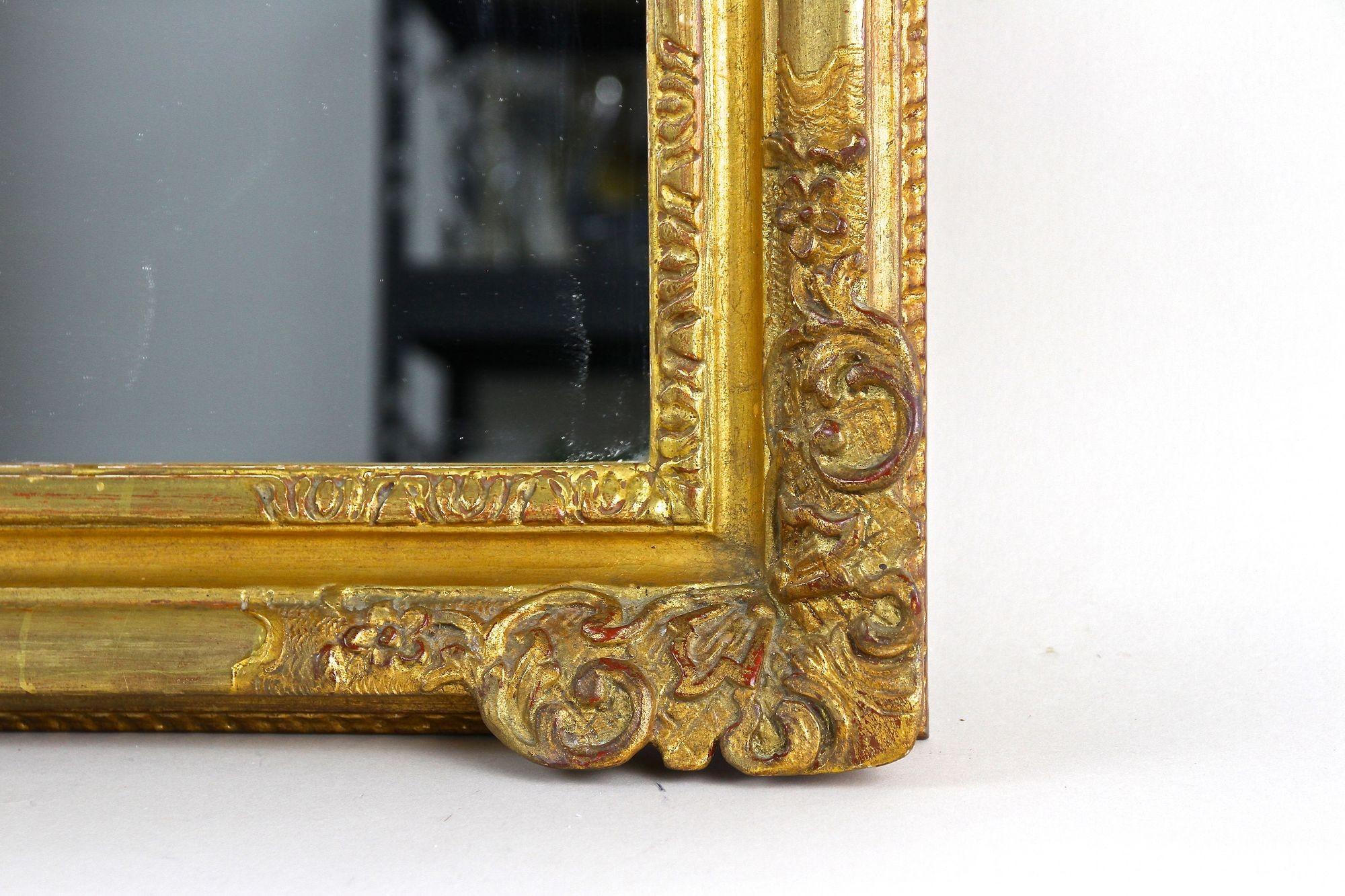XIXe siècle Miroir Biedermeier doré du 19e siècle, sculpté à la main, Autriche vers 1850 en vente