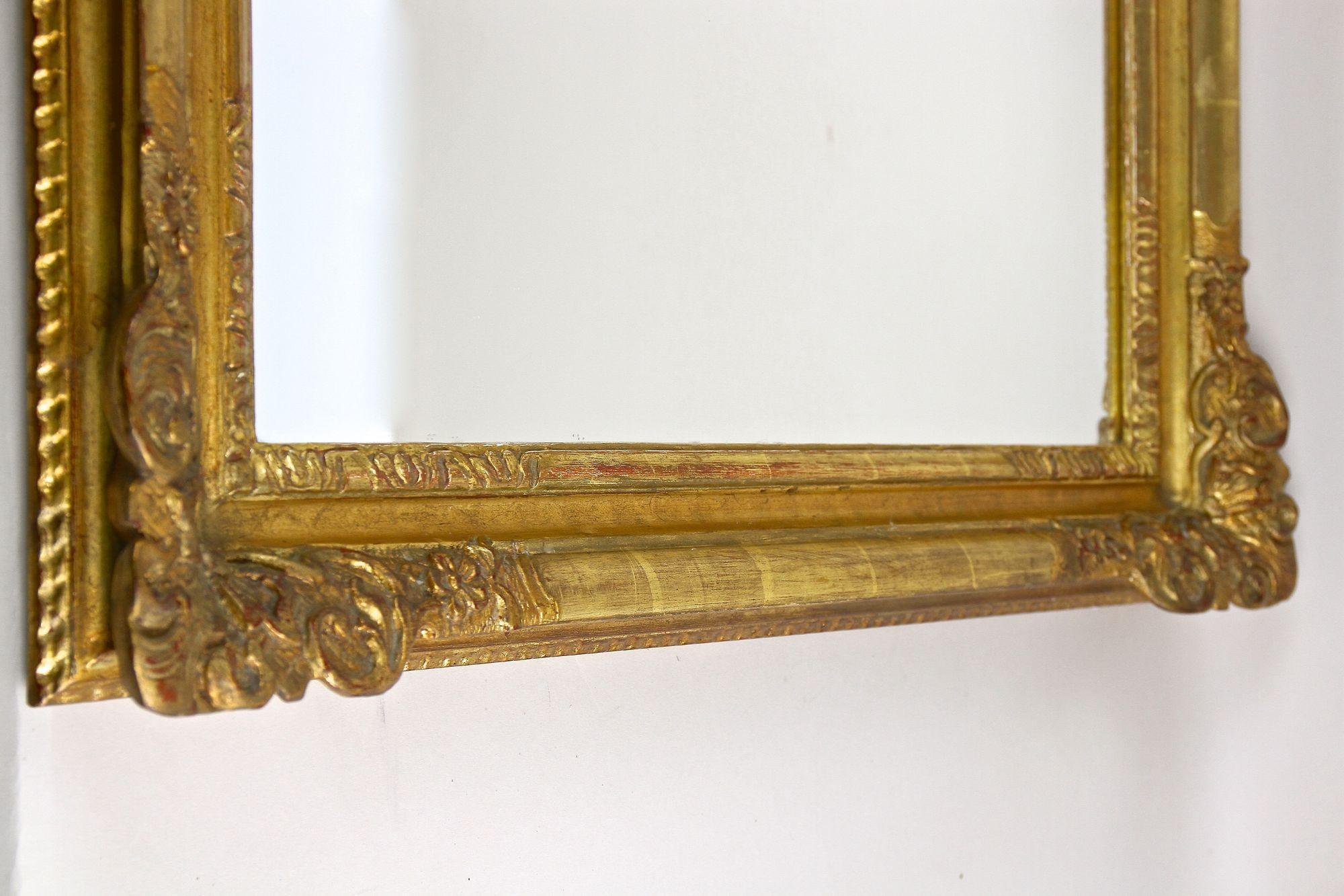 Plaqué or Miroir Biedermeier doré du 19e siècle, sculpté à la main, Autriche vers 1850 en vente