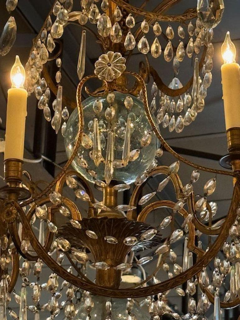 Lampadario svedese in ottone dorato e cristallo del XIX secolo in vendita 5