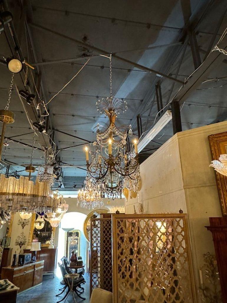 Svedese Lampadario svedese in ottone dorato e cristallo del XIX secolo in vendita