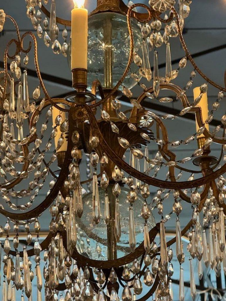 Lampadario svedese in ottone dorato e cristallo del XIX secolo in vendita 1