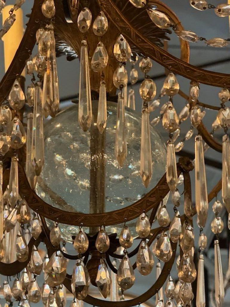 Lampadario svedese in ottone dorato e cristallo del XIX secolo in vendita 2