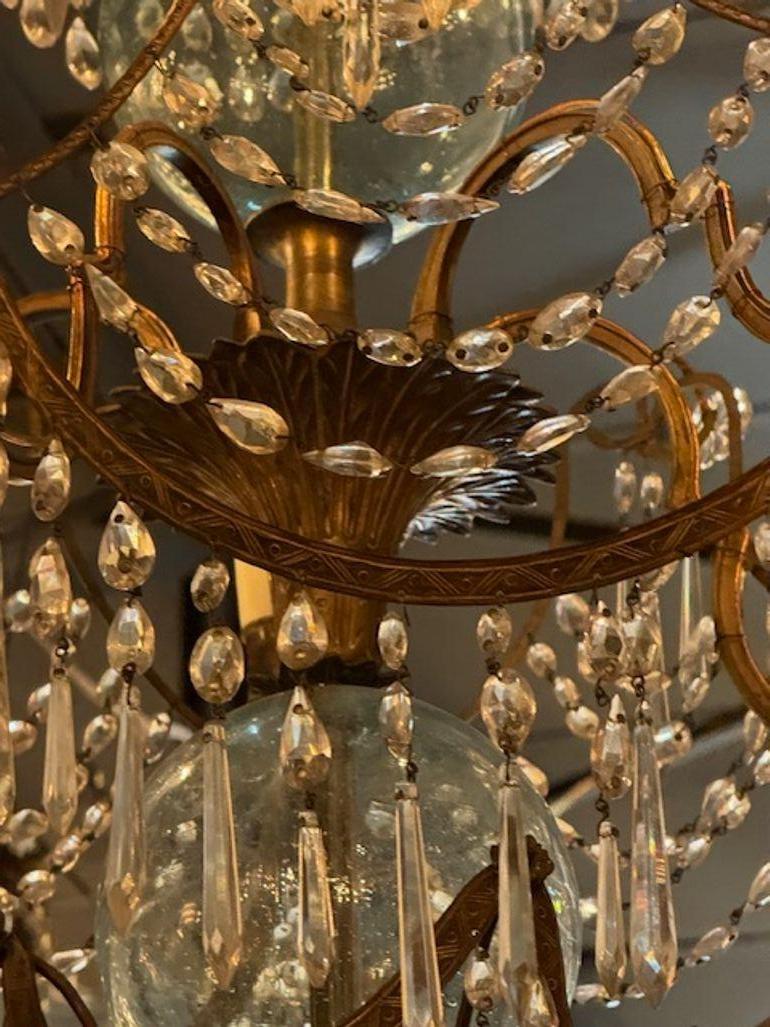 Lampadario svedese in ottone dorato e cristallo del XIX secolo in vendita 3