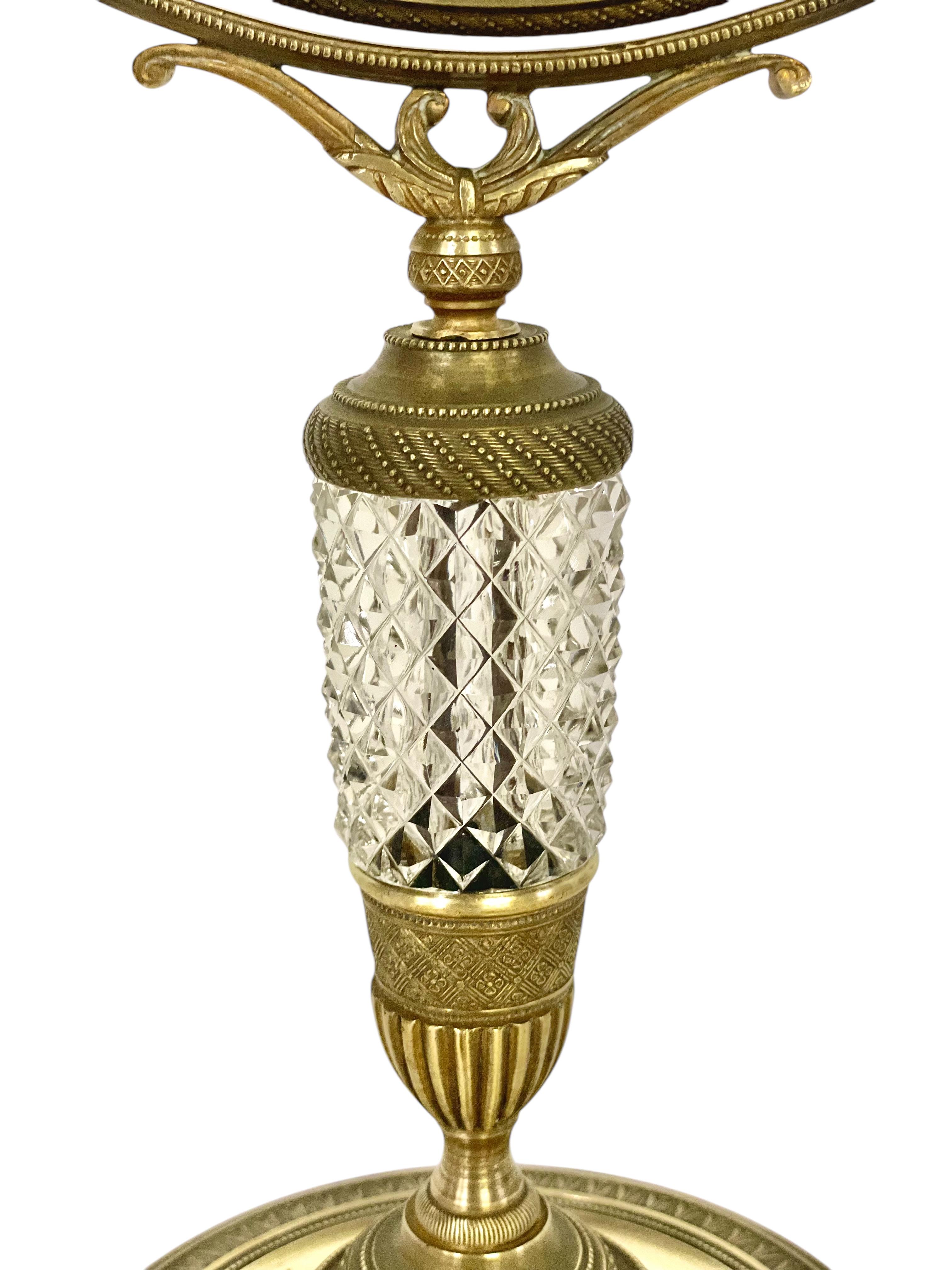 Miroir de table du XIXe siècle en bronze doré et cristal taillé en vente 5