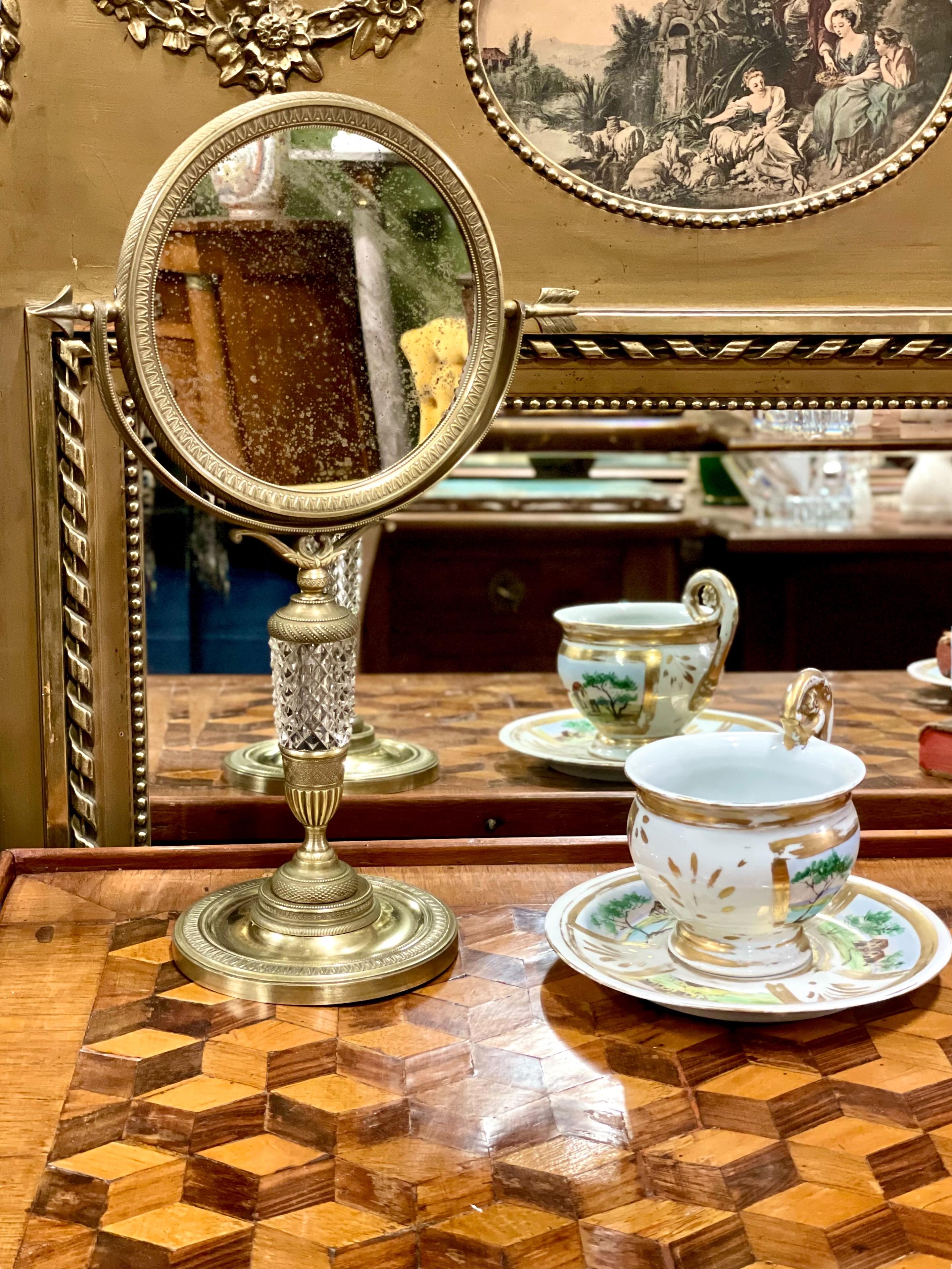 Miroir de table du XIXe siècle en bronze doré et cristal taillé en vente 10