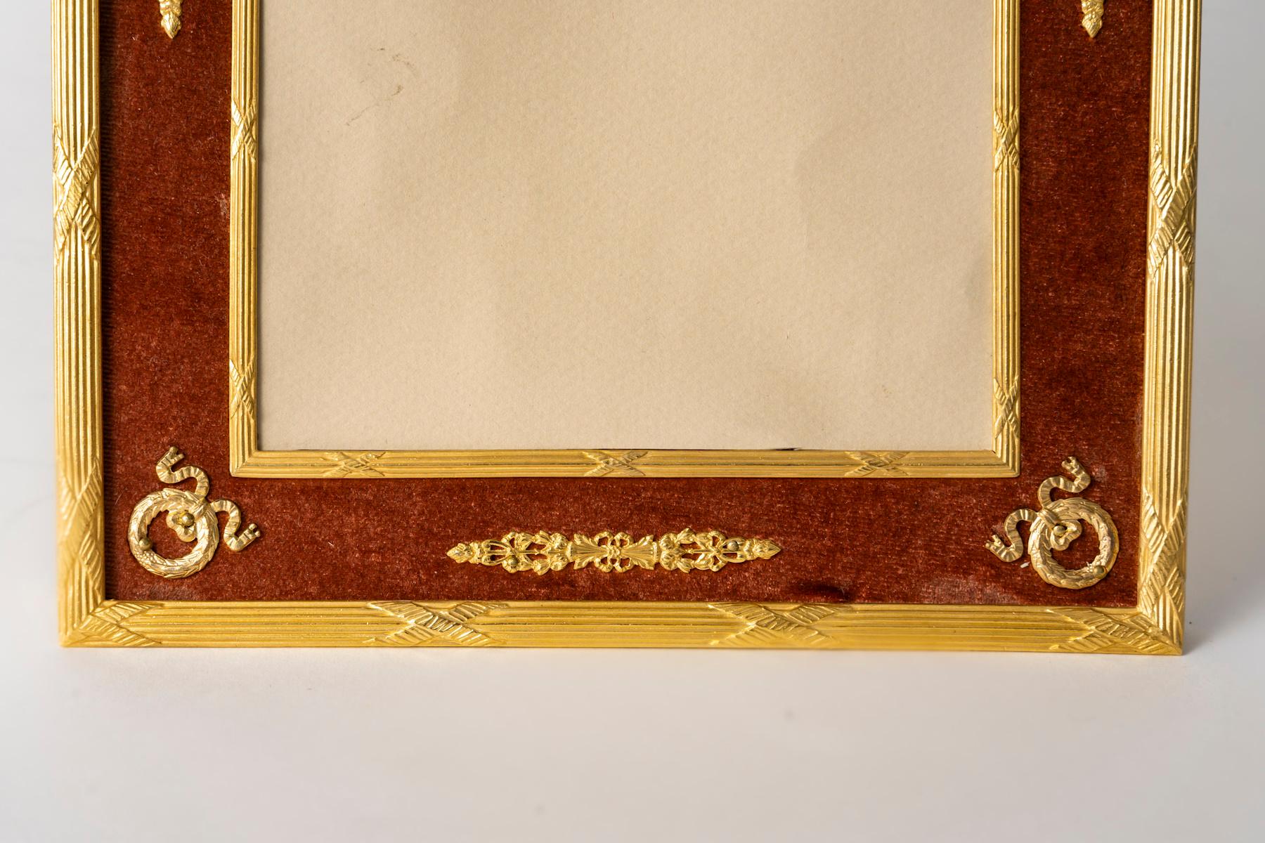 19. Jahrhundert Fotorahmen aus vergoldetem Messing und rosafarbenem Stoff, Periode Napoleon III. (Französisch) im Angebot
