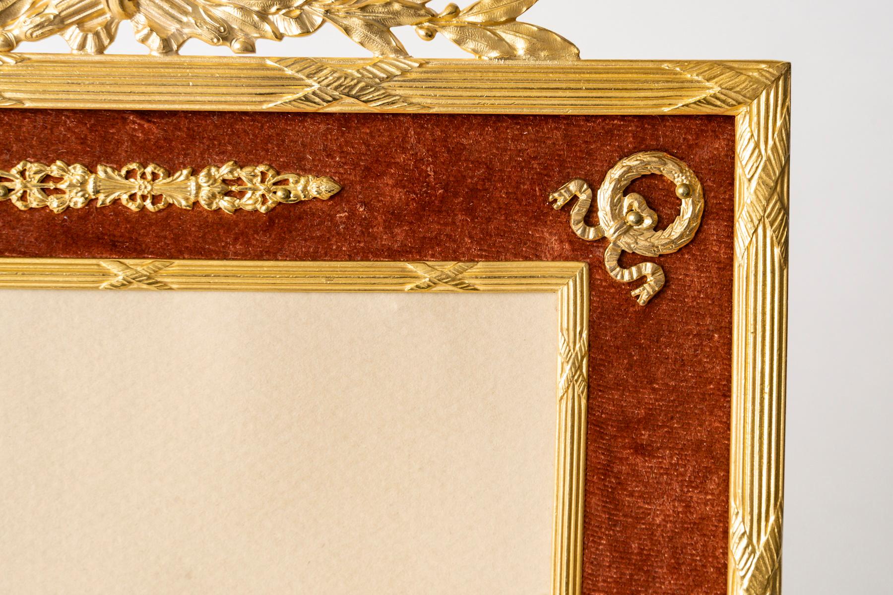 19. Jahrhundert Fotorahmen aus vergoldetem Messing und rosafarbenem Stoff, Periode Napoleon III. (Vergoldet) im Angebot