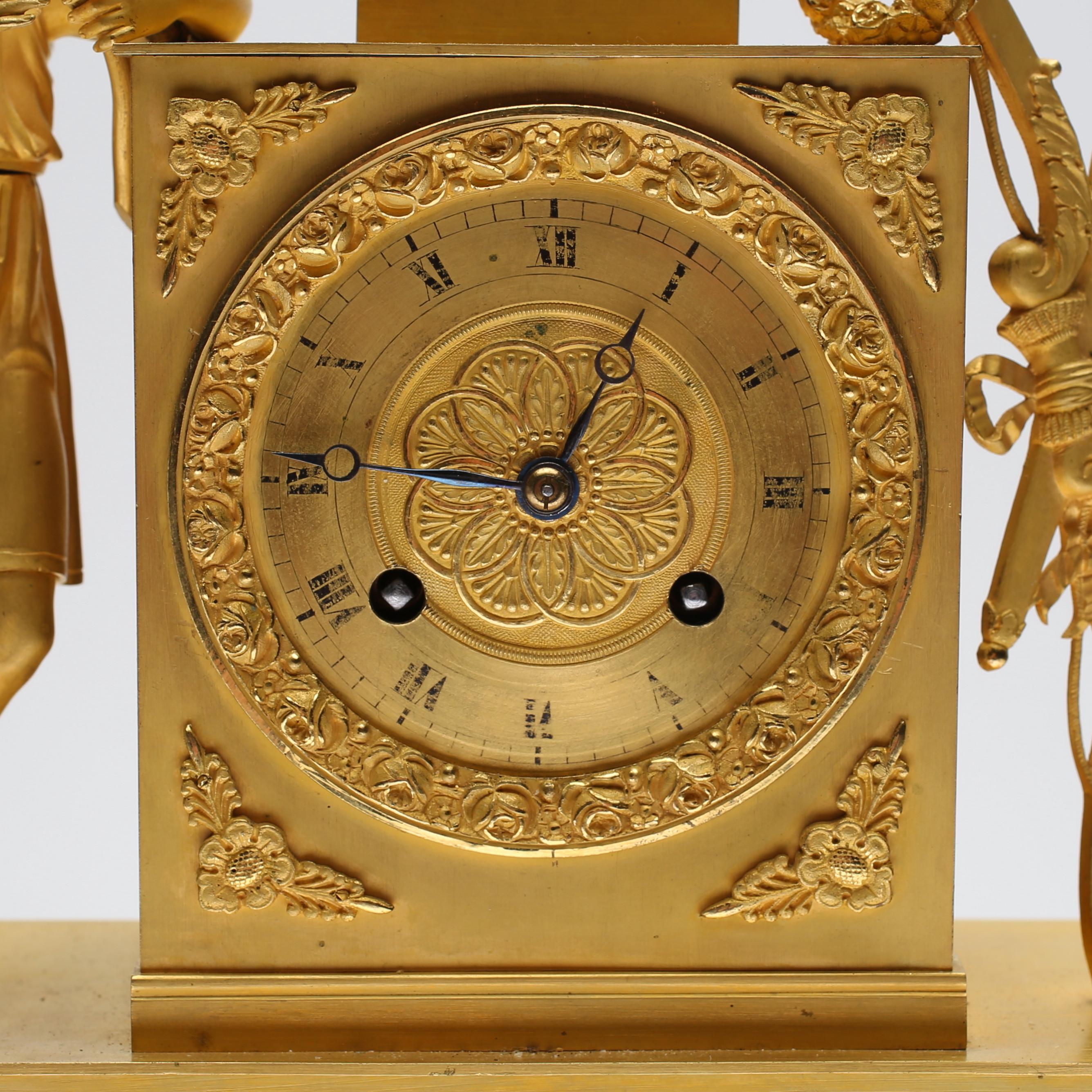 Verre Pendule de table en laiton doré du XIXe siècle en vente