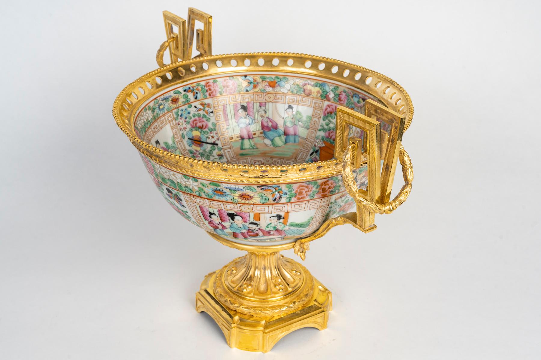 Cuenco de bronce dorado y porcelana de Cantón del siglo XIX, época de Napoleón III. en venta 1