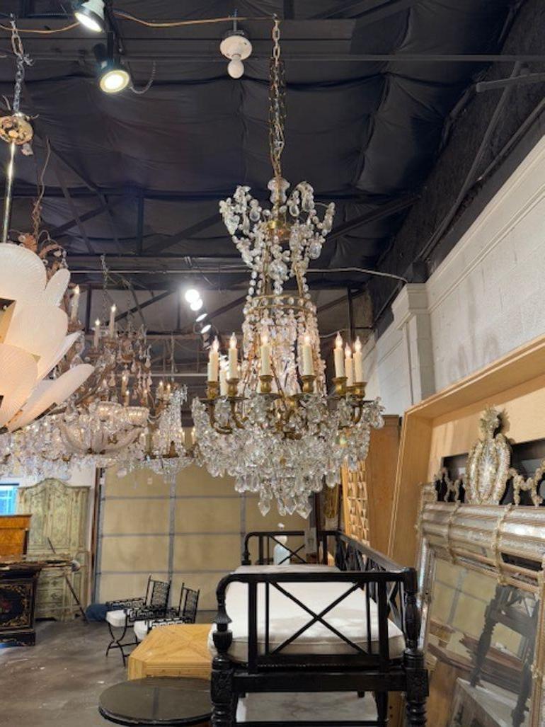 italien Lustre du XIXe siècle en bronze doré et cristal du nord de l'Italie en vente