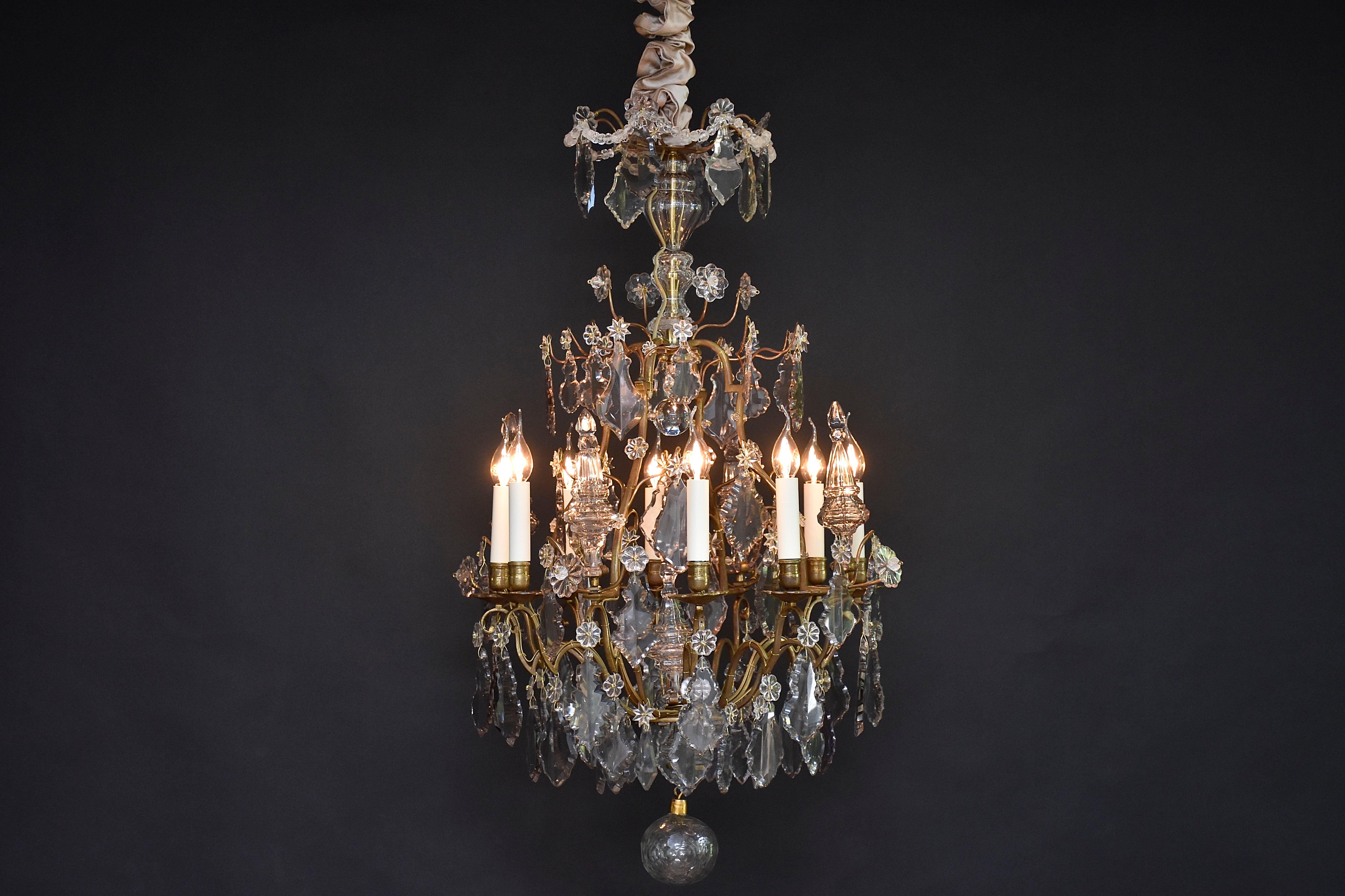 Araña francesa de bronce dorado y cristal del siglo XIX de estilo Luis XV Dorado en venta
