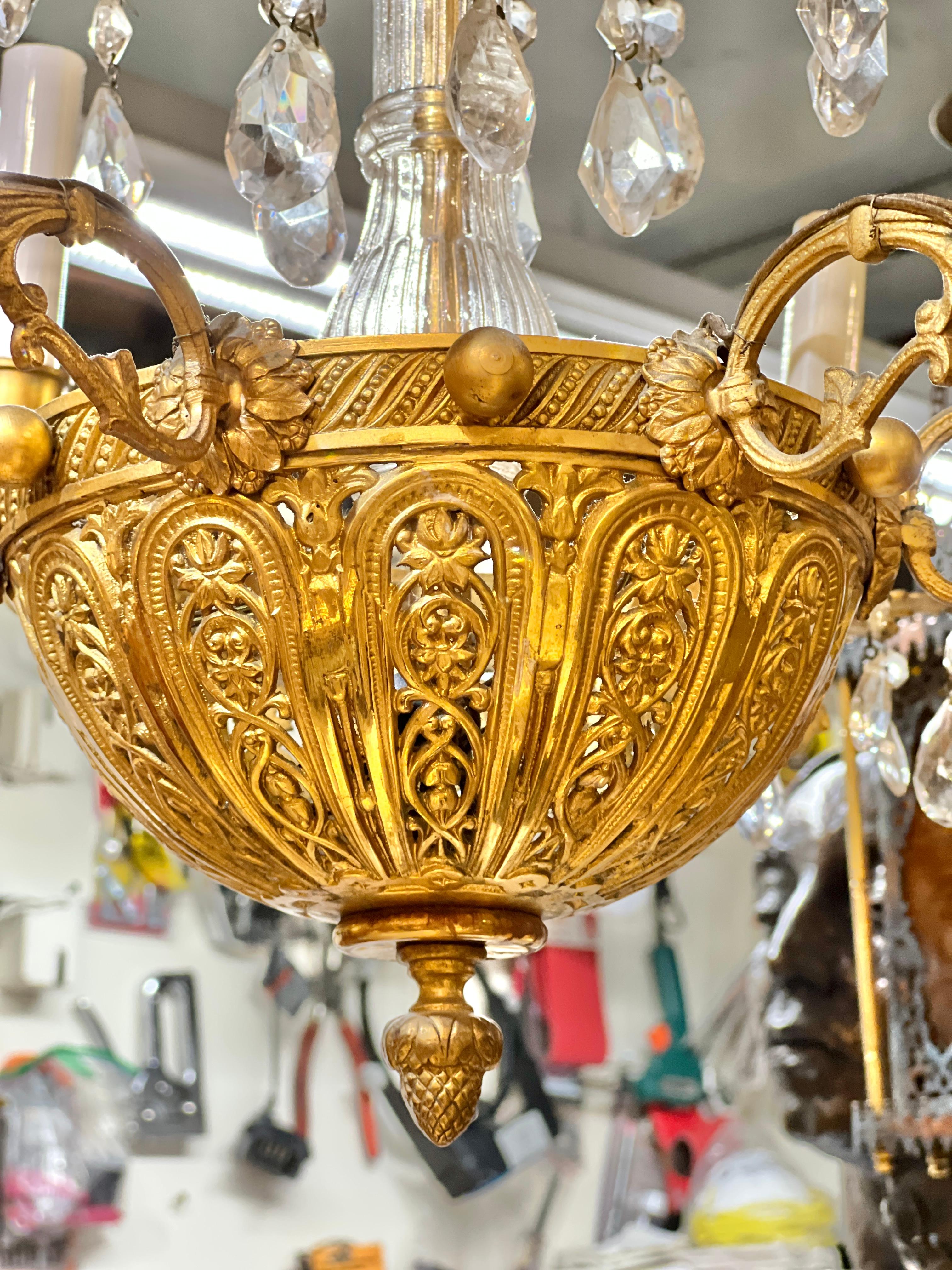 Dorato 19th Century Gilt Bronze and Crystal Six Light Chandelier in vendita