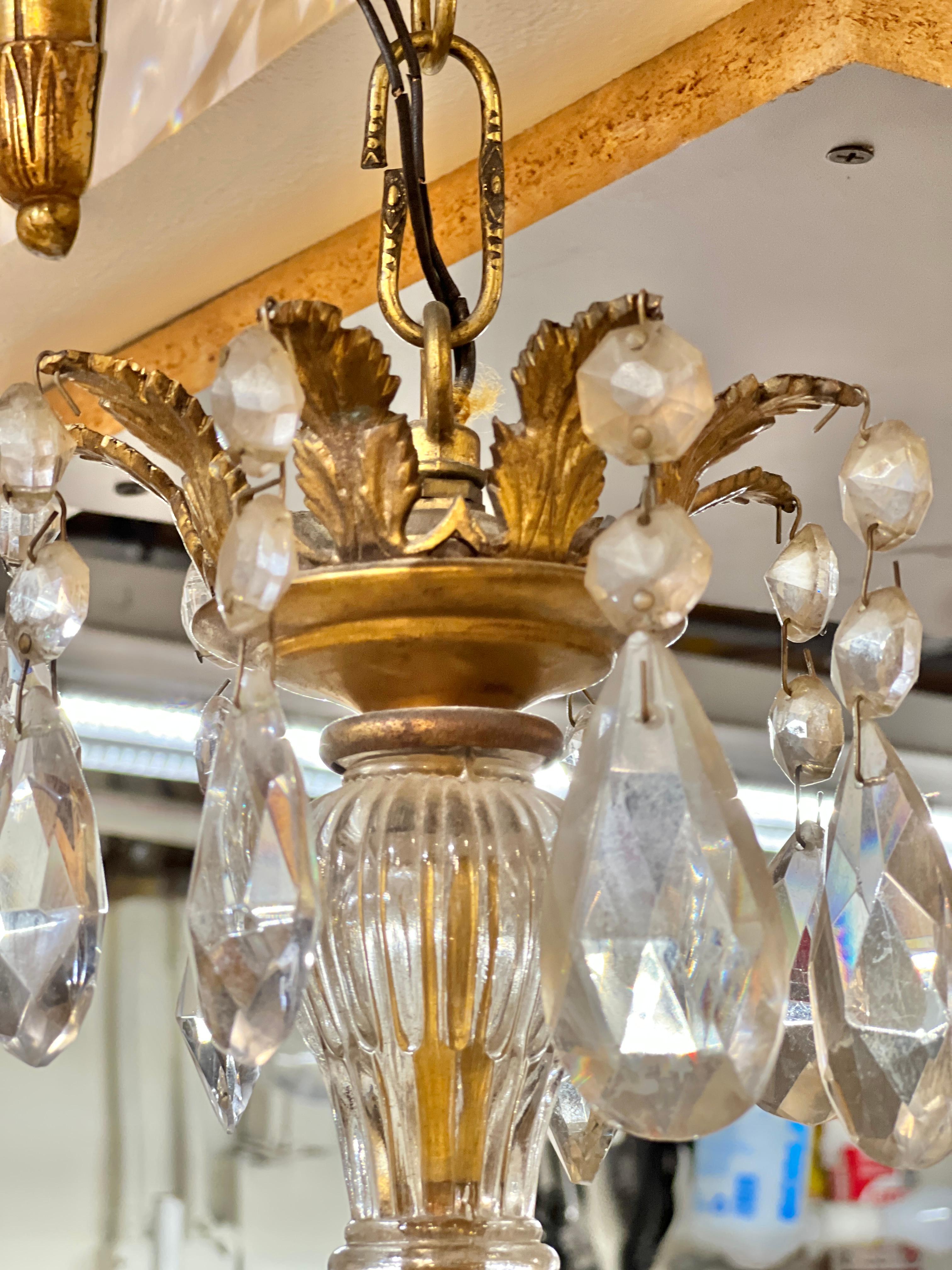 19th Century Gilt Bronze and Crystal Six Light Chandelier In condizioni buone in vendita a New York, NY