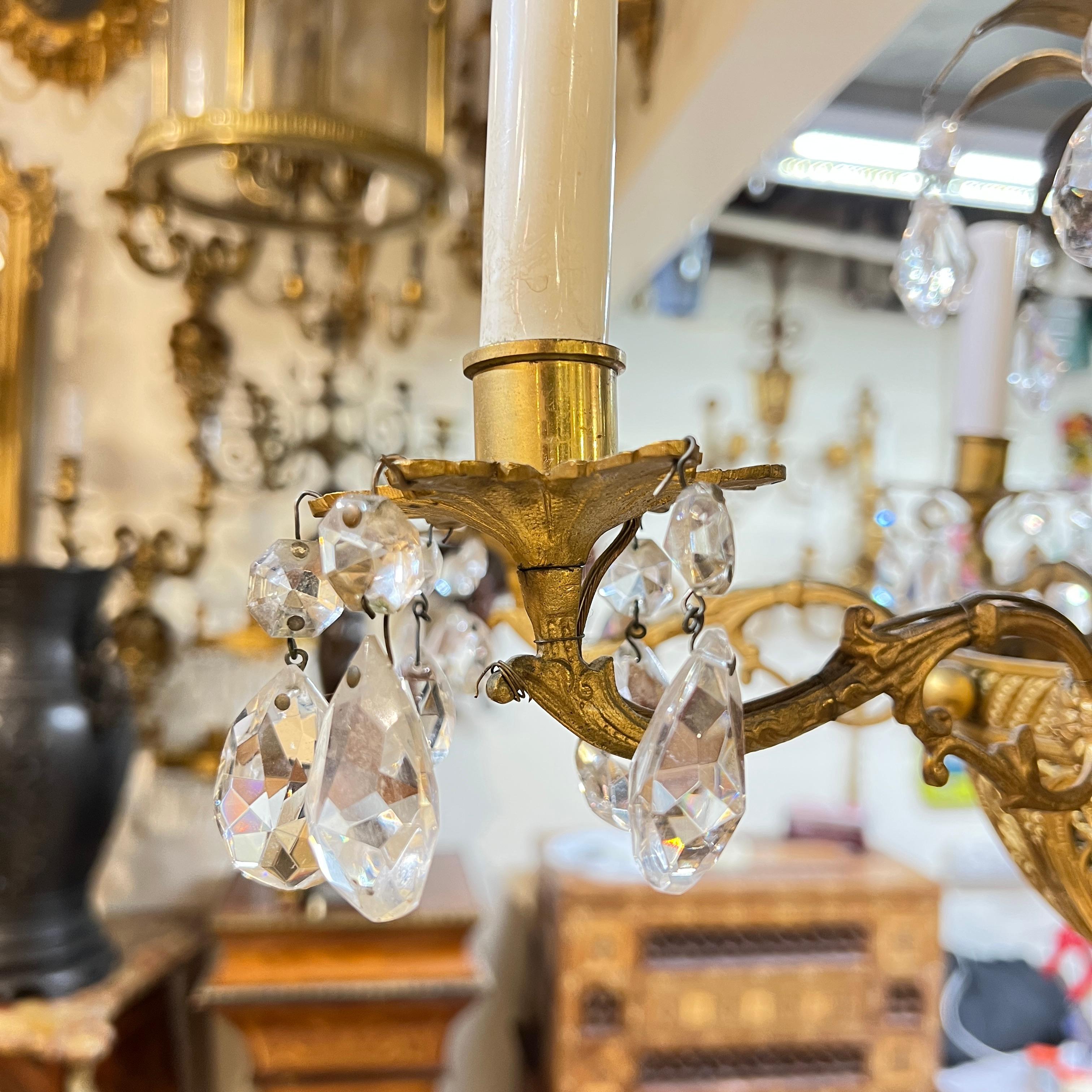 Bronzo 19th Century Gilt Bronze and Crystal Six Light Chandelier in vendita