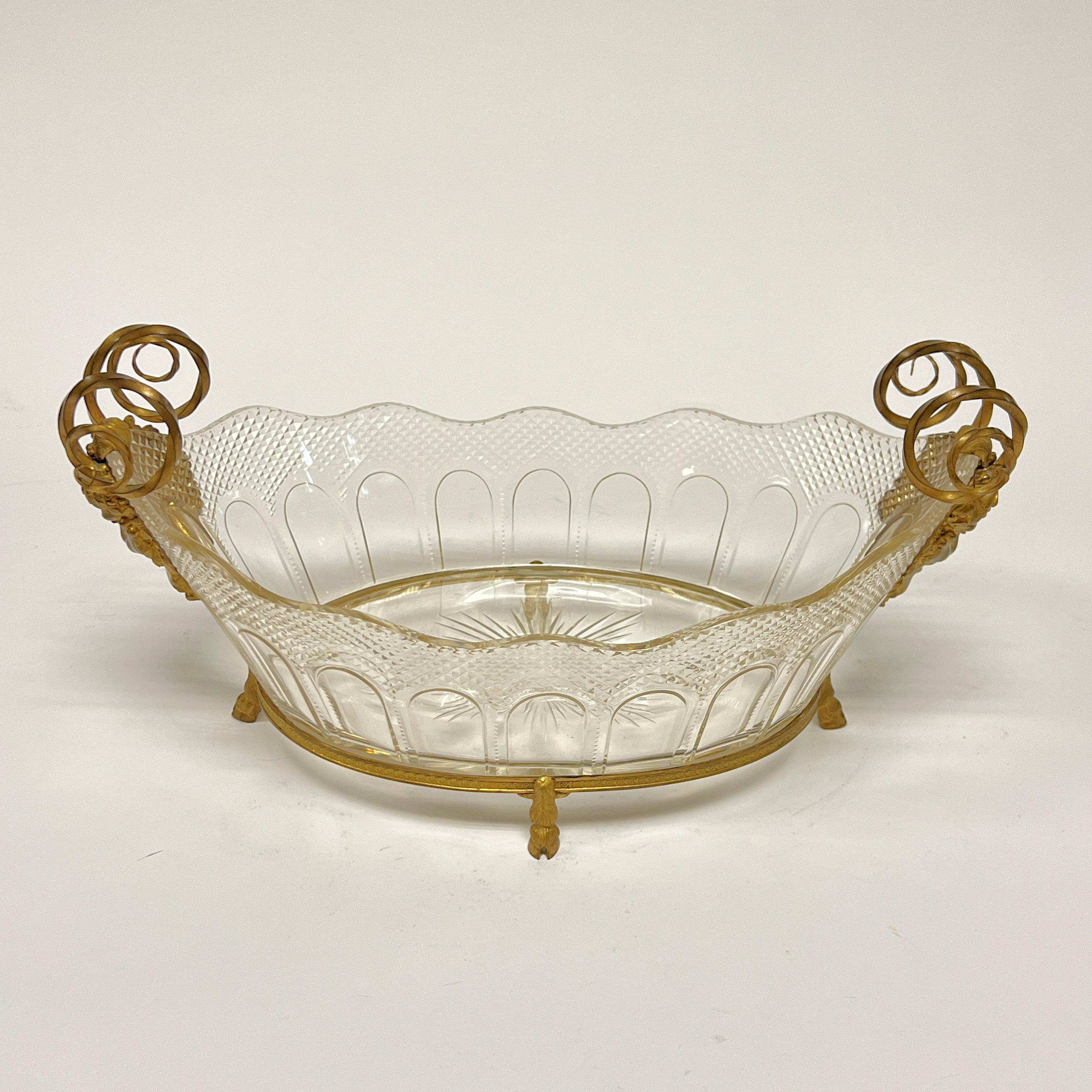Schale aus vergoldeter Bronze und geschliffenem Glas aus dem 19. Jahrhundert, Baccarat zugeschrieben im Angebot 9